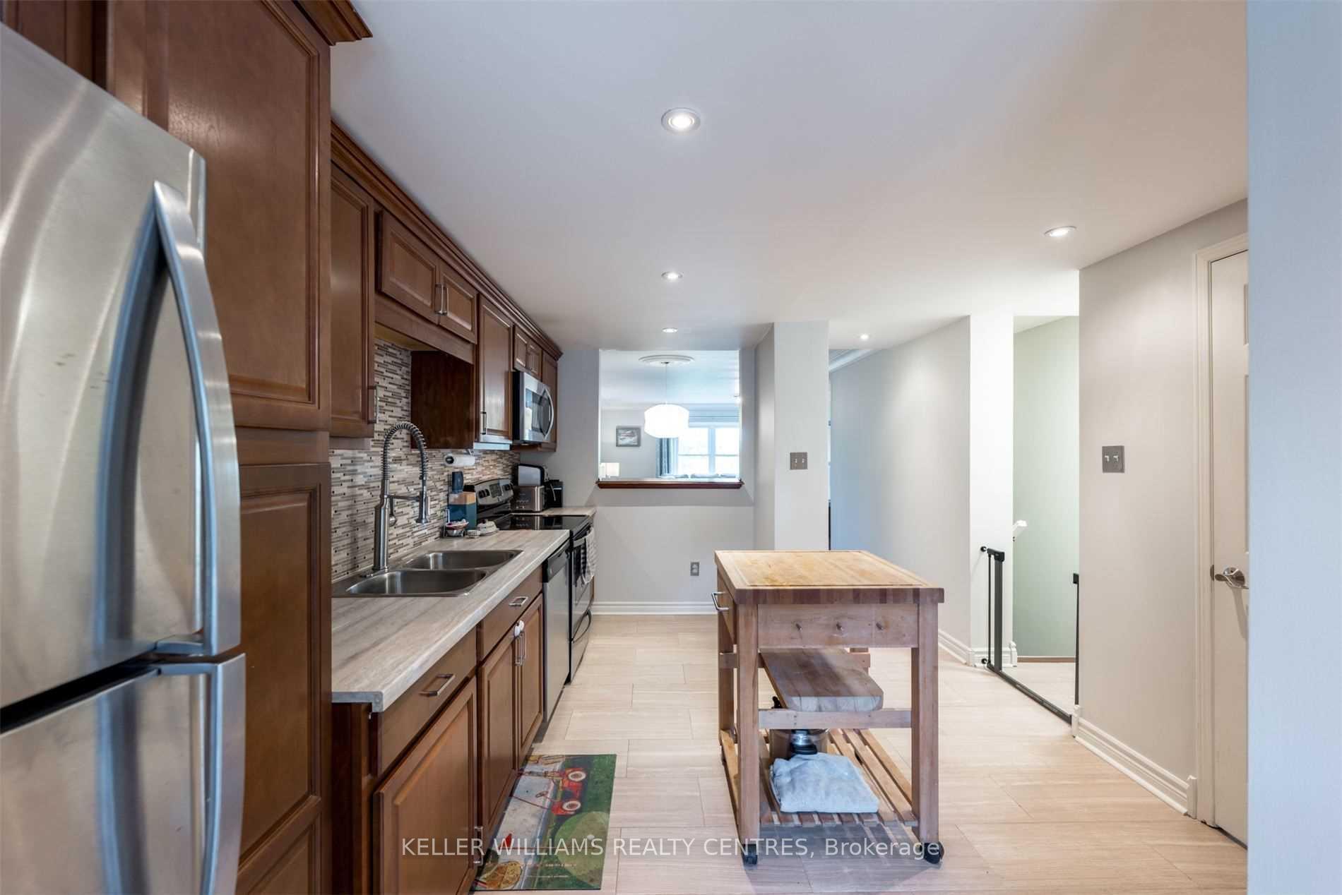 Photo 5 of Unit 21, 115 Main Street S, Newmarket, Central Newmarket — HOMEH