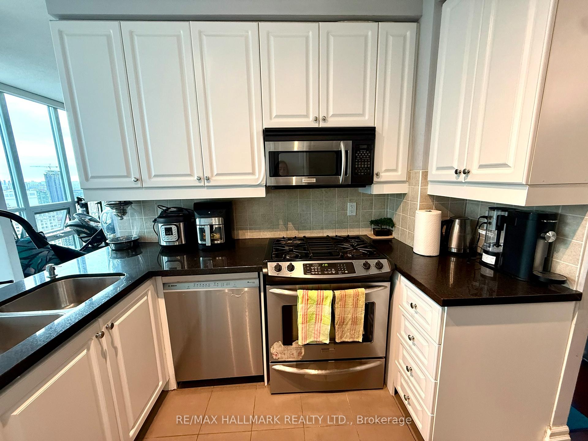 Photo 17 of Unit 3803, 16 Yonge Street, Toronto, Waterfront Communities — HOMEH