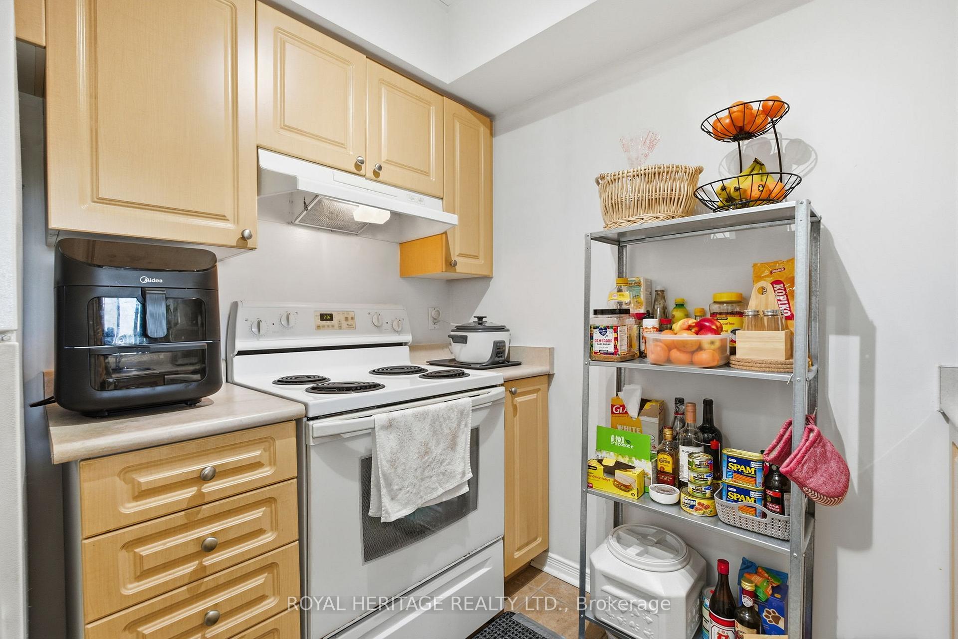 Photo 9 of Unit 501, 1200 The Esplanade, Pickering, Town Centre — HOMEH
