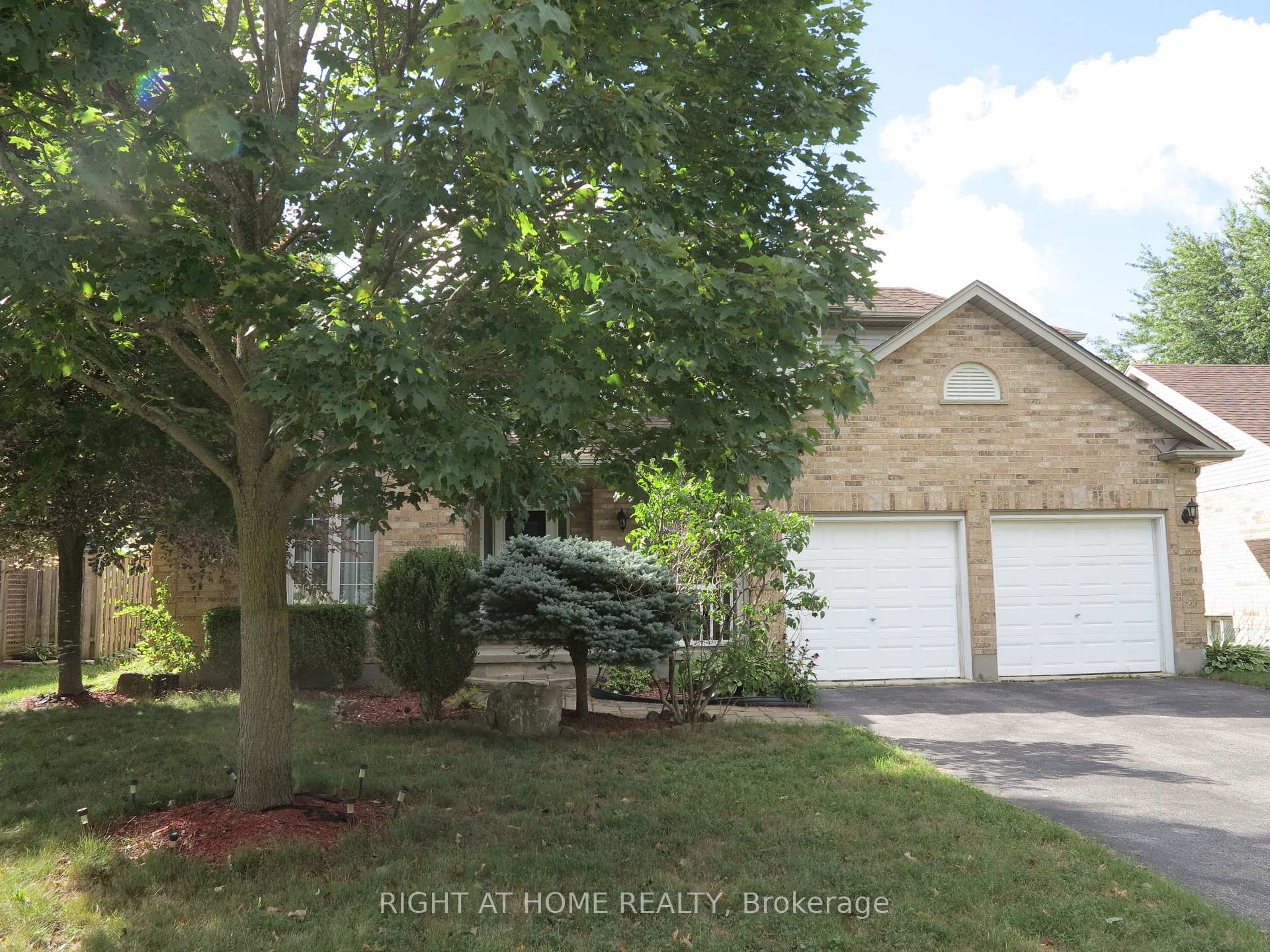 Photo 1 of 35 Moraine Crescent, London, North A — HOMEH