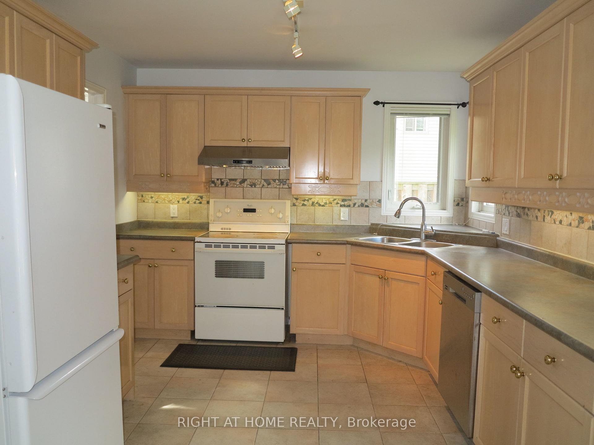 Photo 6 of 35 Moraine Crescent, London, North A — HOMEH