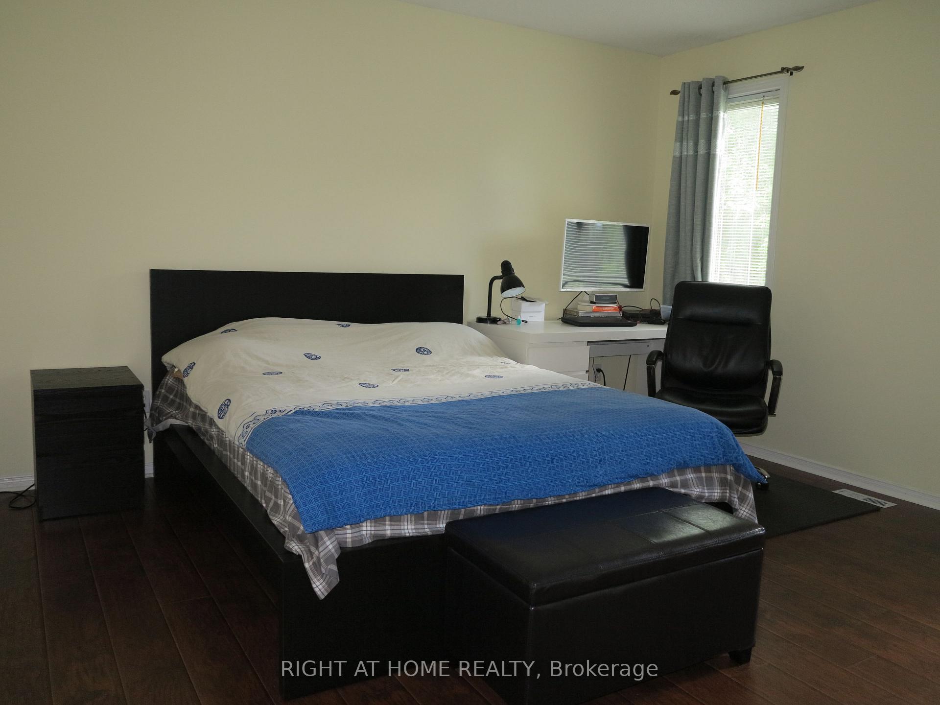 Photo 15 of 35 Moraine Crescent, London, North A — HOMEH