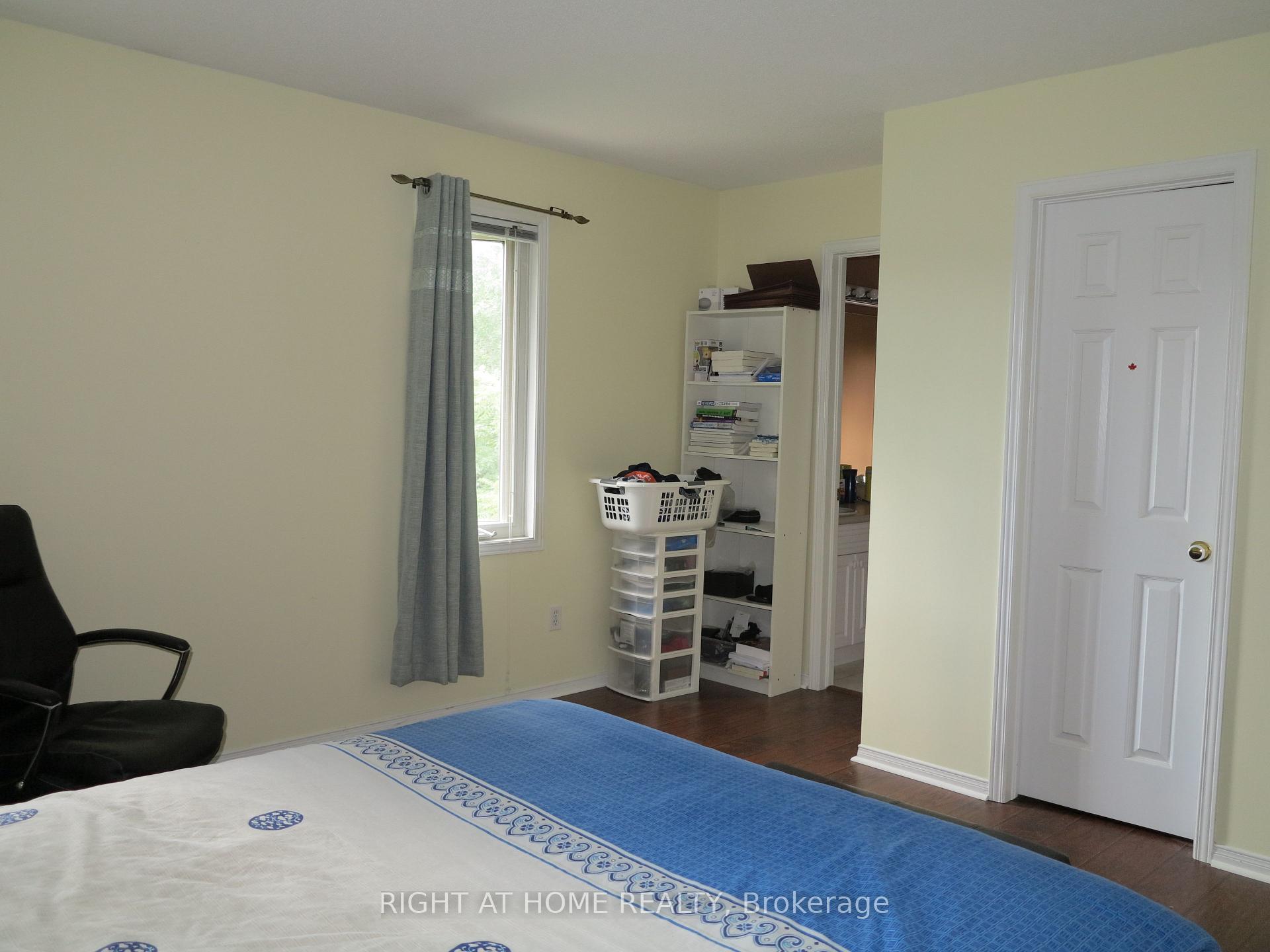 Photo 16 of 35 Moraine Crescent, London, North A — HOMEH