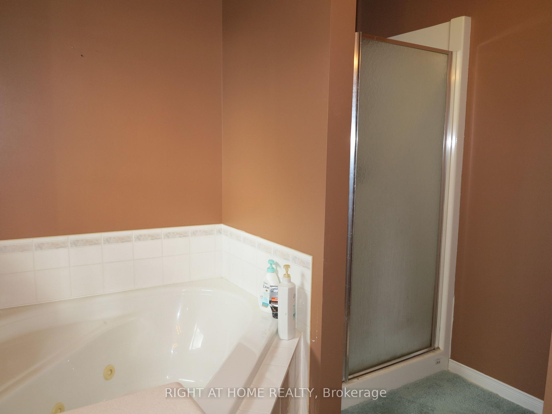 Photo 18 of 35 Moraine Crescent, London, North A — HOMEH