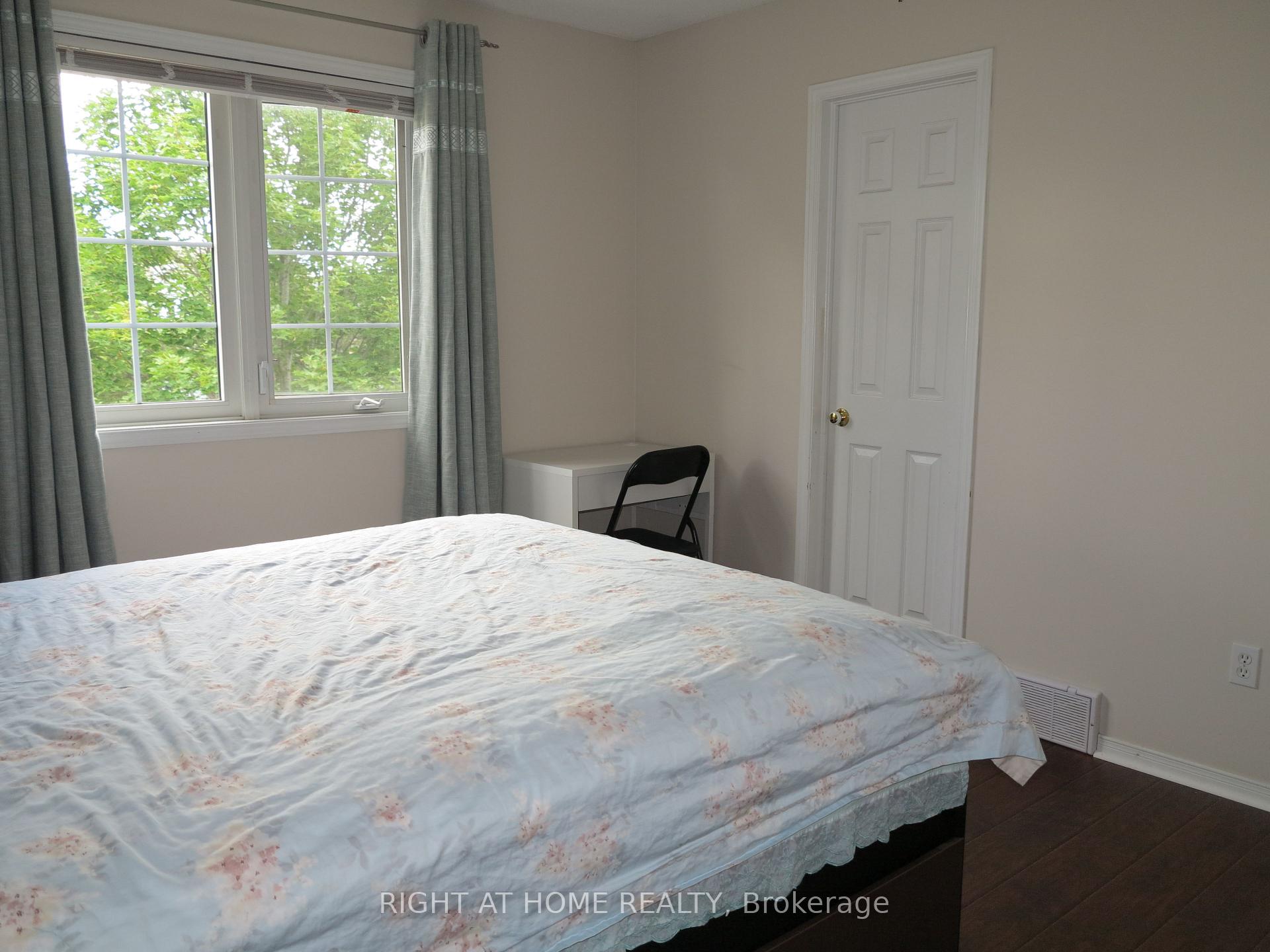 Photo 20 of 35 Moraine Crescent, London, North A — HOMEH