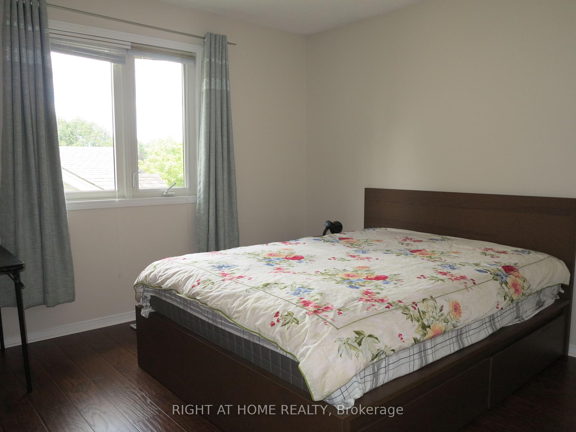 Photo 21 of 35 Moraine Crescent, London, North A — HOMEH