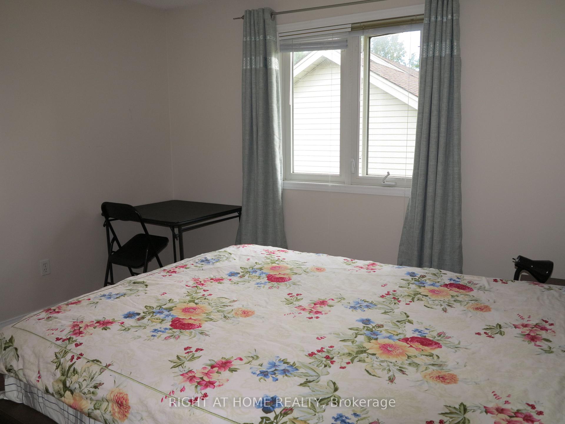 Photo 22 of 35 Moraine Crescent, London, North A — HOMEH