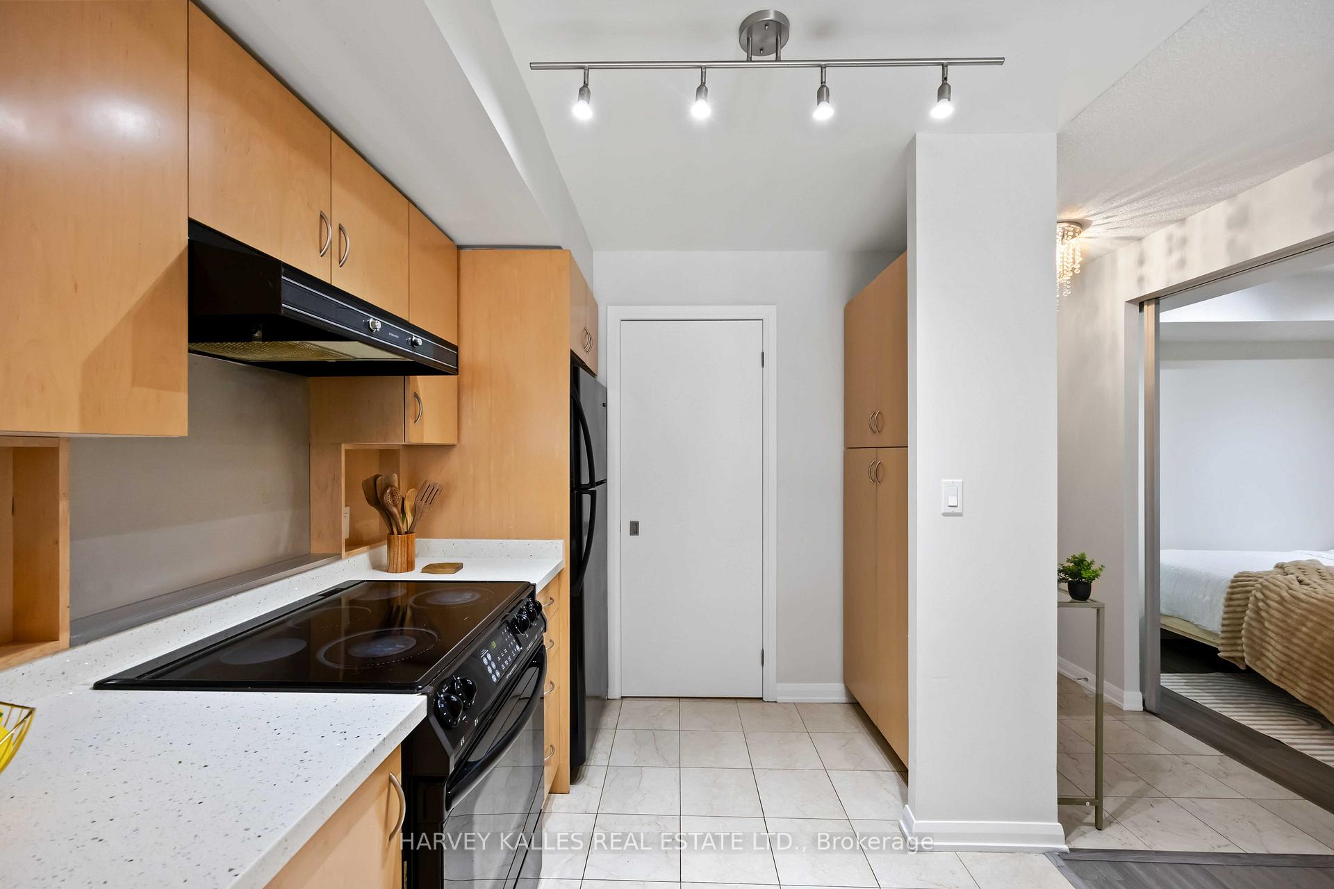 Photo 7 of Unit 416, 18 Beverley Street, Toronto, Kensington-Chinatown — HOMEH