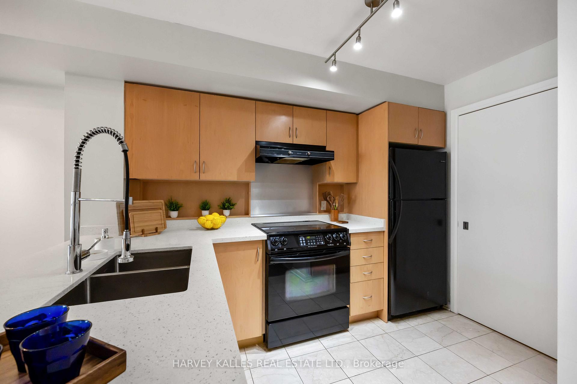 Photo 9 of Unit 416, 18 Beverley Street, Toronto, Kensington-Chinatown — HOMEH
