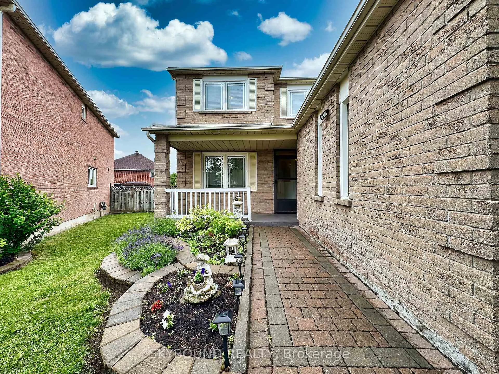 Photo 2 of 4409 Heathgate Crescent, Mississauga, Hurontario — HOMEH