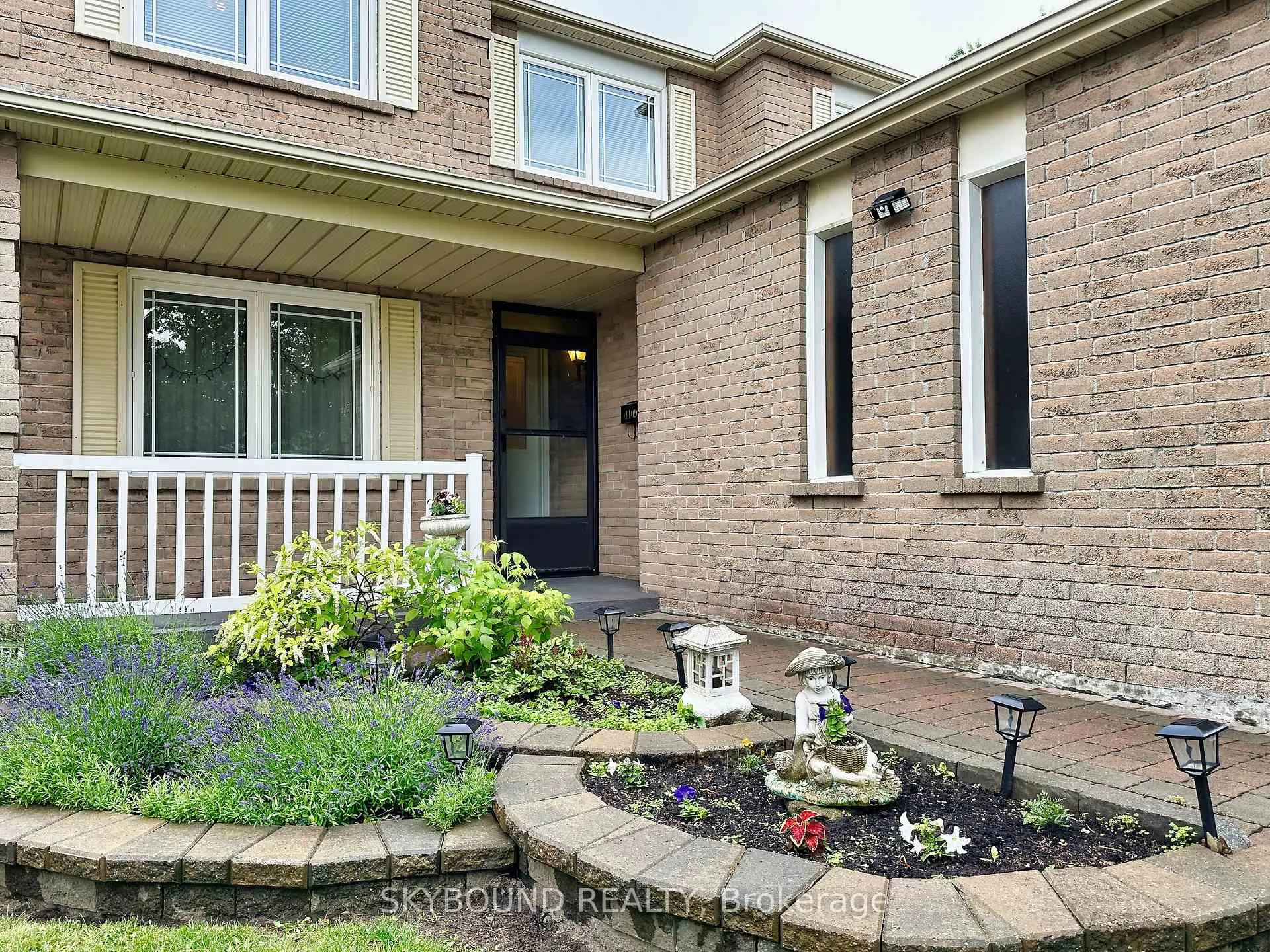 Photo 3 of 4409 Heathgate Crescent, Mississauga, Hurontario — HOMEH
