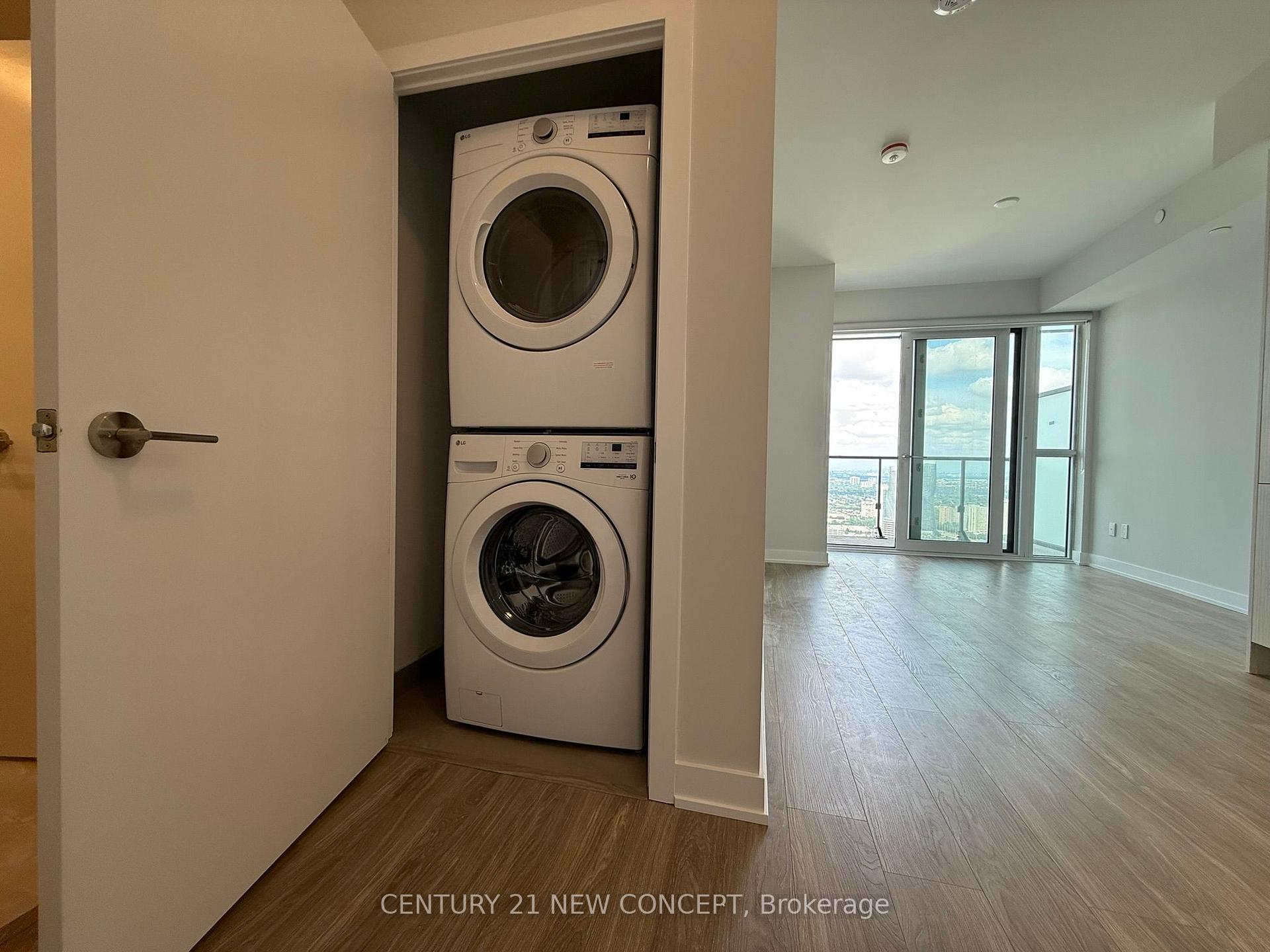 Photo 6 of Unit 4702, 430 Square One Drive, Mississauga, City Centre — HOMEH
