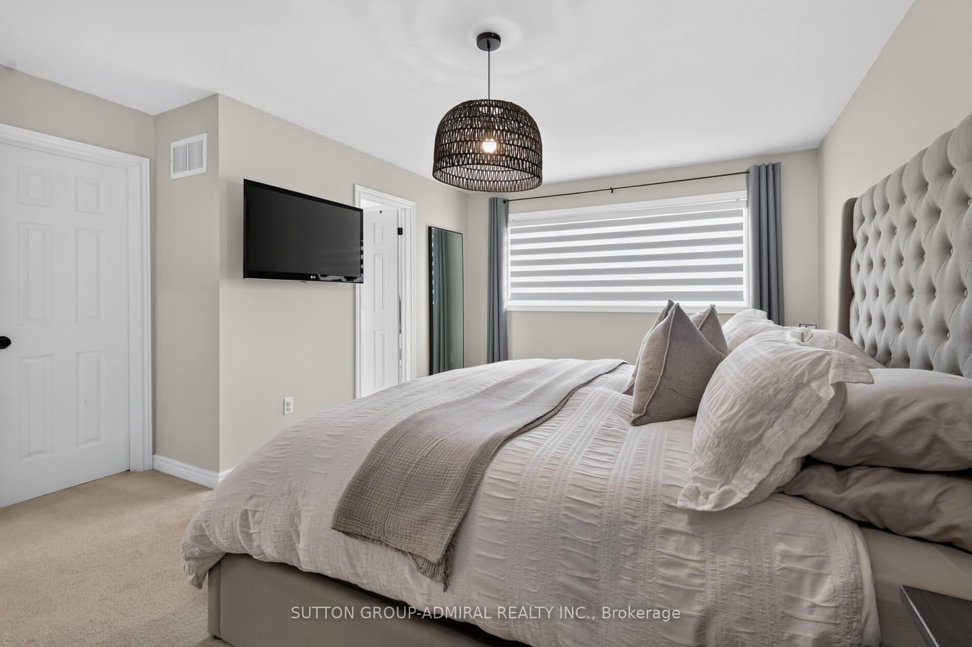 Photo 16 of 7 Emily Carr Crescent, Caledon, Bolton West — HOMEH