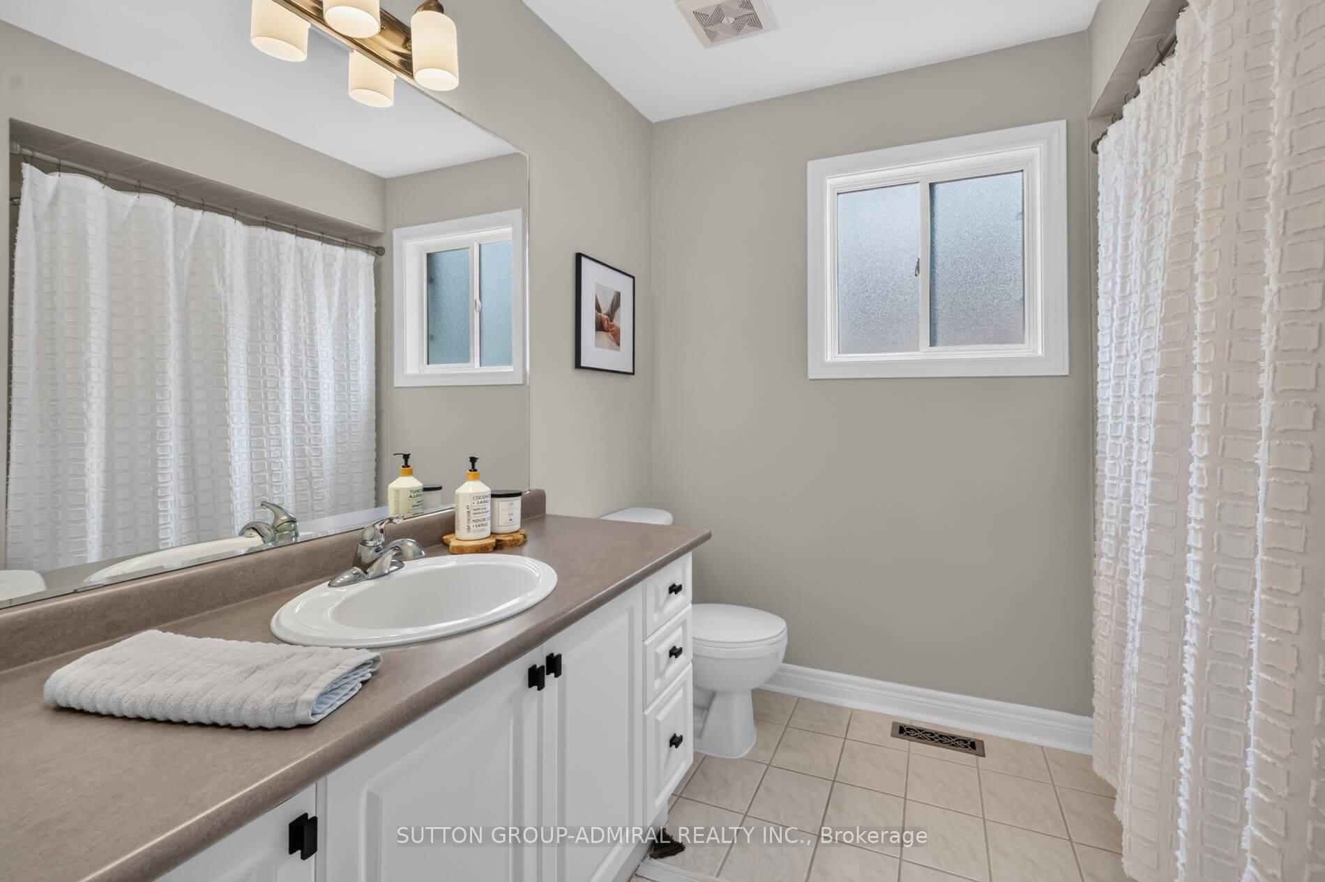 Photo 20 of 7 Emily Carr Crescent, Caledon, Bolton West — HOMEH