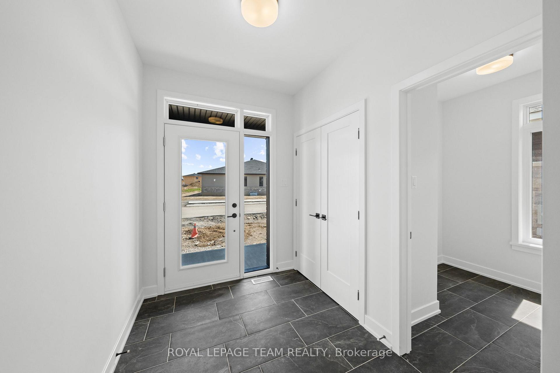 Photo 2 of 1094 Moore Street, Brockville, Brockville — HOMEH