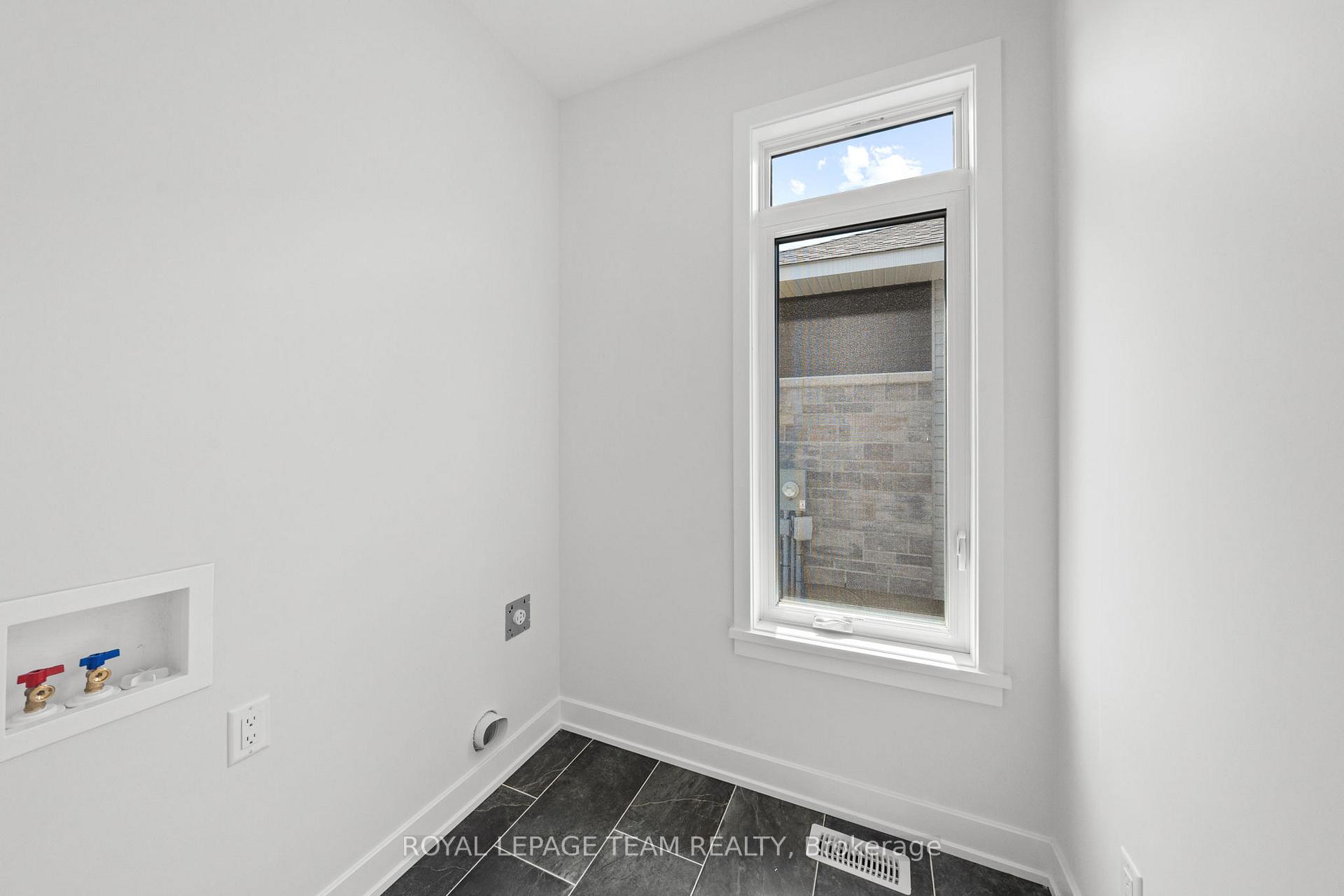 Photo 4 of 1094 Moore Street, Brockville, Brockville — HOMEH
