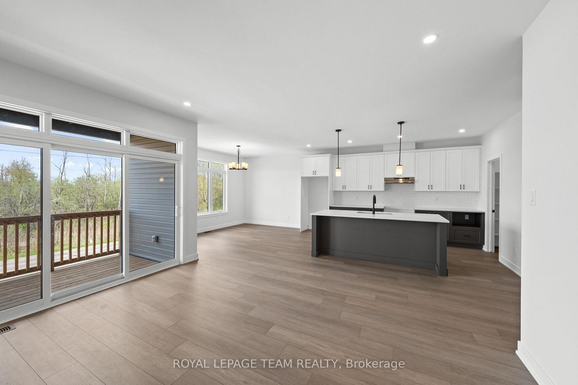 Photo 8 of 1094 Moore Street, Brockville, Brockville — HOMEH