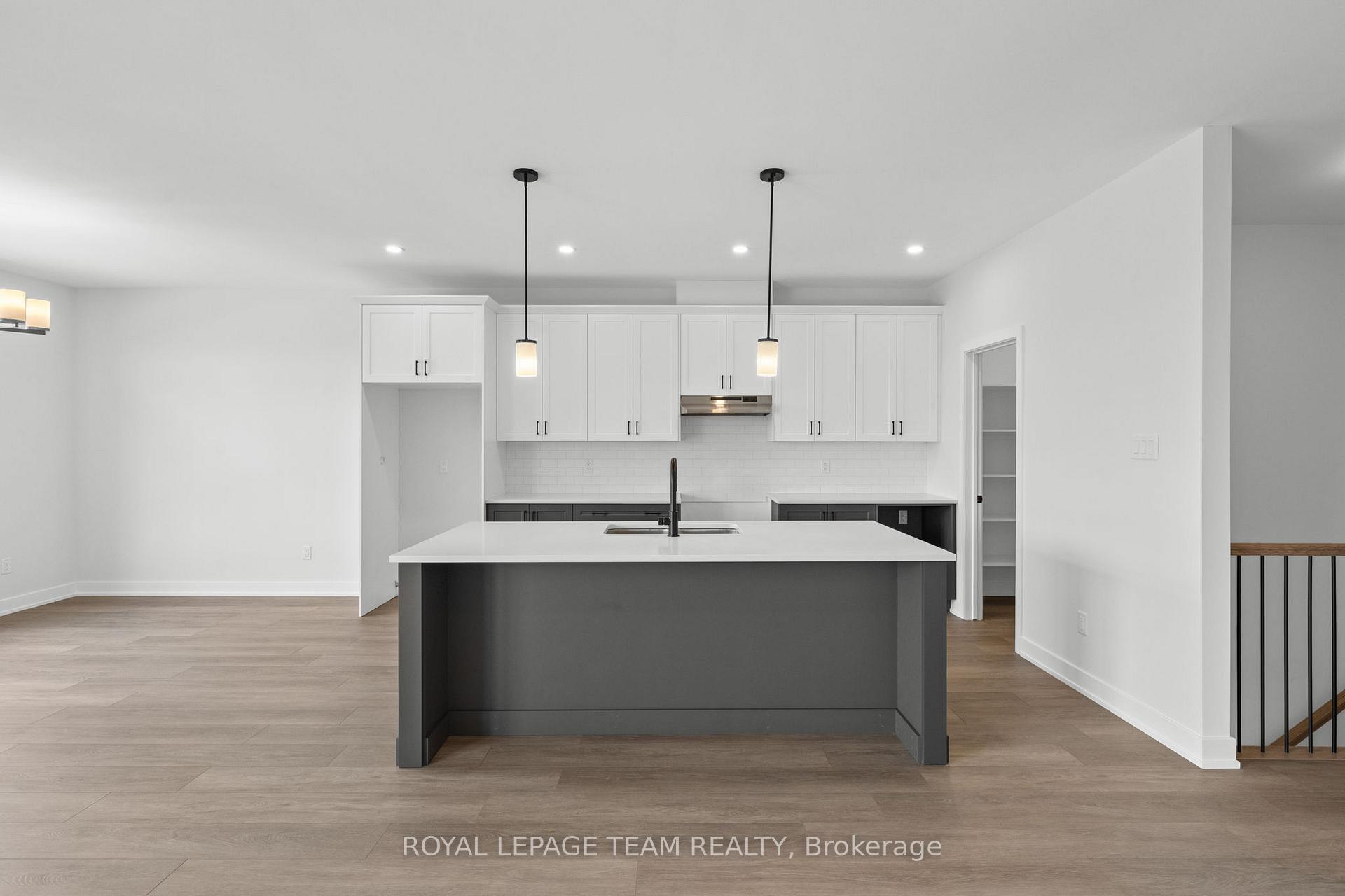 Photo 9 of 1094 Moore Street, Brockville, Brockville — HOMEH