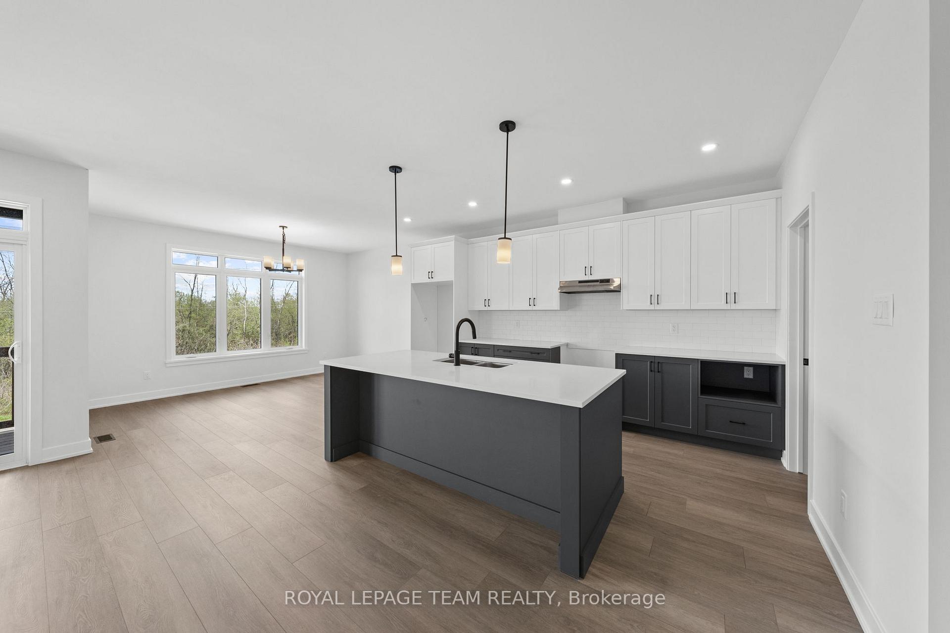 Photo 10 of 1094 Moore Street, Brockville, Brockville — HOMEH