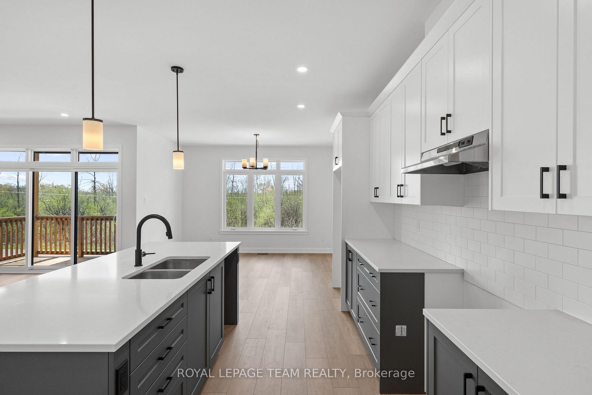 Photo 12 of 1094 Moore Street, Brockville, Brockville — HOMEH