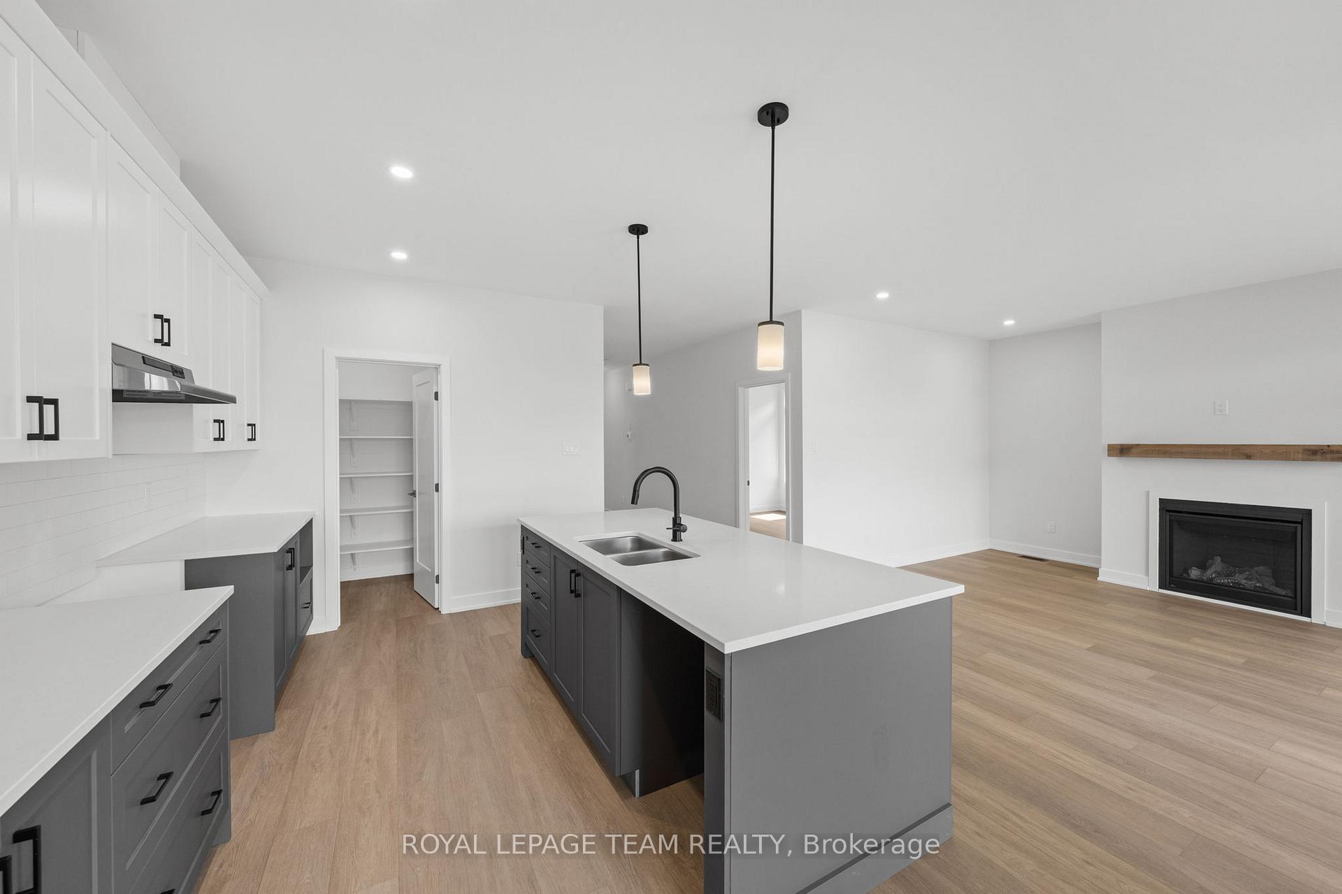 Photo 13 of 1094 Moore Street, Brockville, Brockville — HOMEH