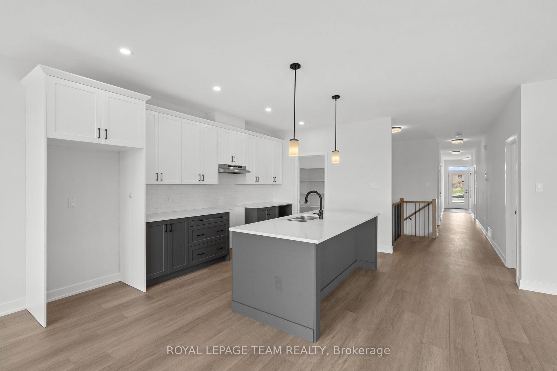 Photo 15 of 1094 Moore Street, Brockville, Brockville — HOMEH
