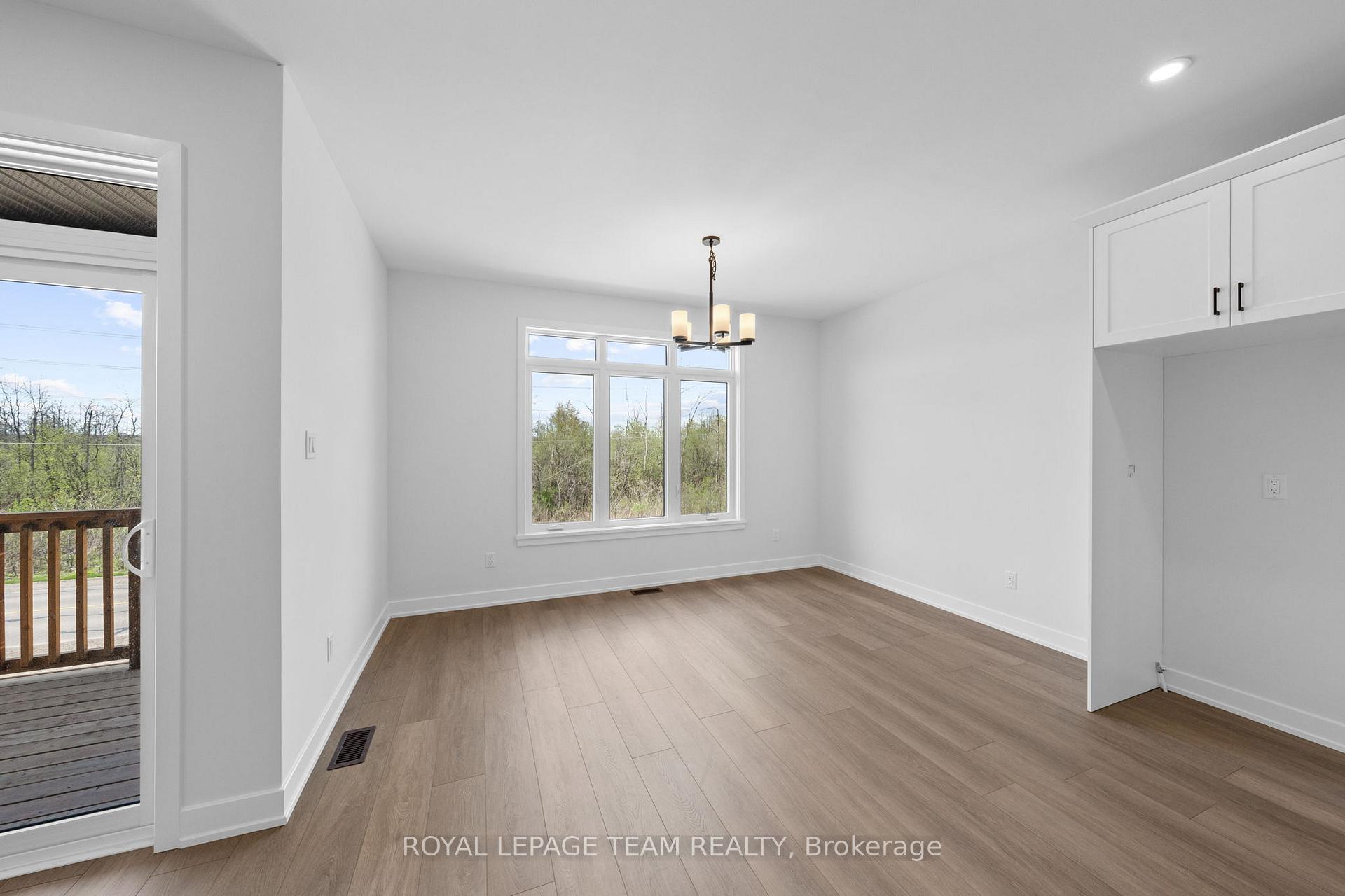 Photo 16 of 1094 Moore Street, Brockville, Brockville — HOMEH