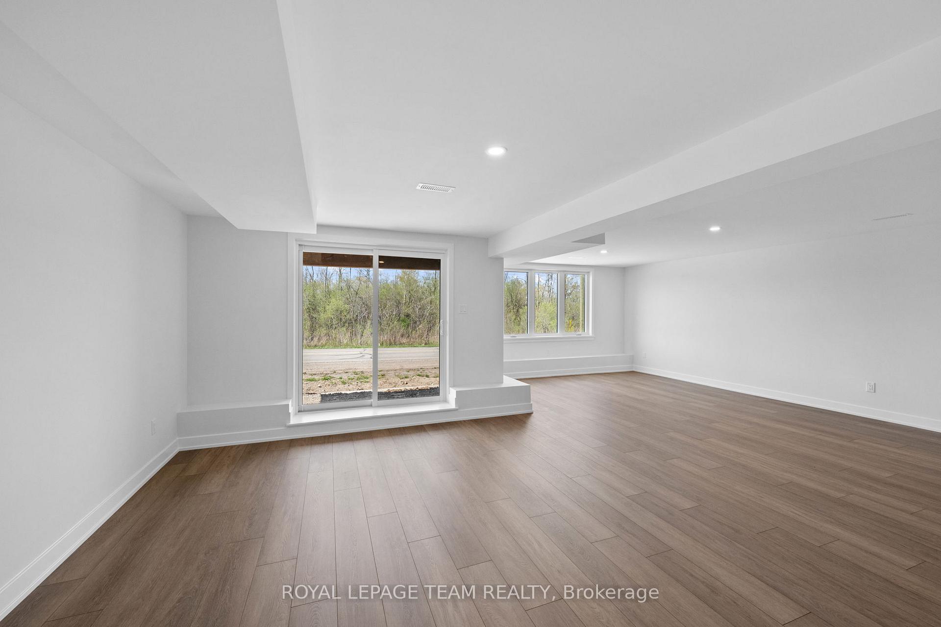 Photo 31 of 1094 Moore Street, Brockville, Brockville — HOMEH