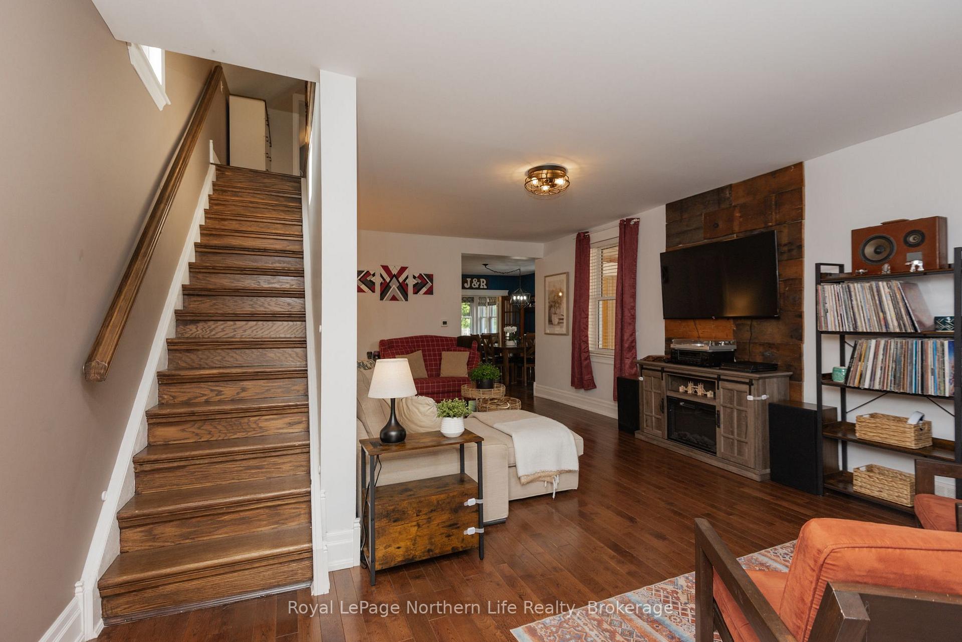 Photo 10 of 833 McIntyre Street W, North Bay, West End — HOMEH
