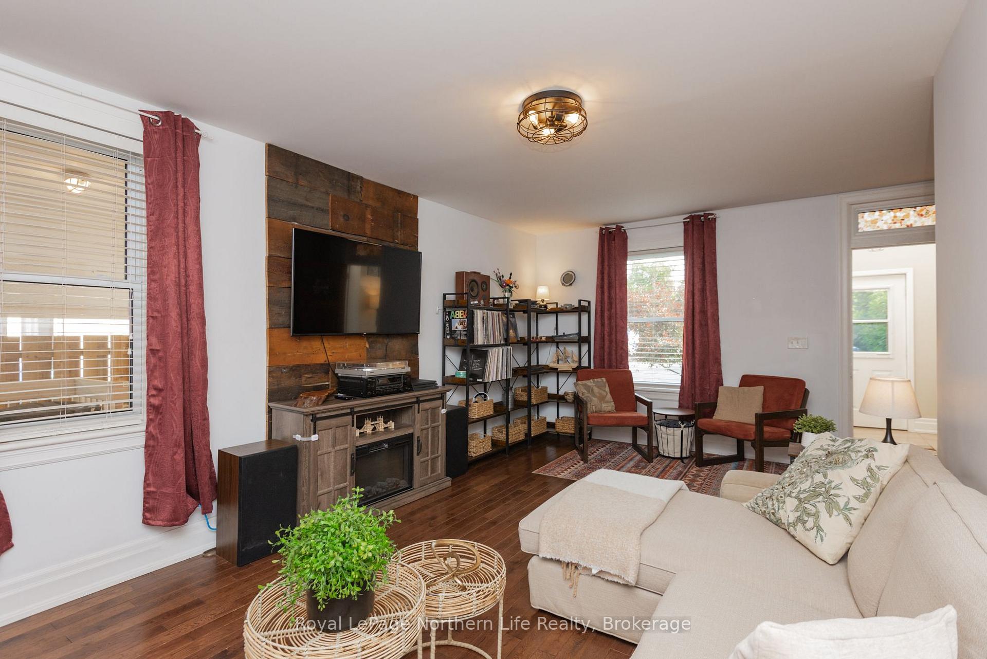 Photo 11 of 833 McIntyre Street W, North Bay, West End — HOMEH