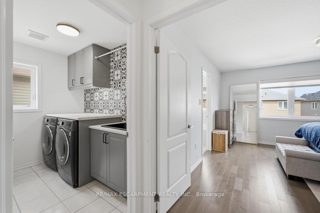Photo 13 of 10 Cooke Avenue, Brantford, Empire South — HOMEH