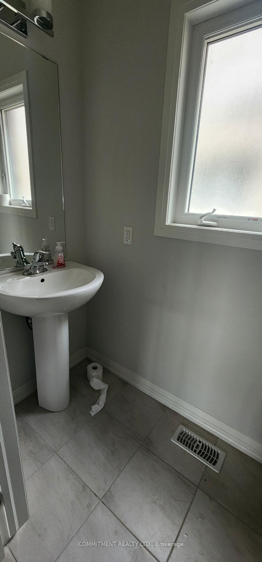 Photo 5 of 47 Samuel Avenue, Pelham, Fonthill — HOMEH