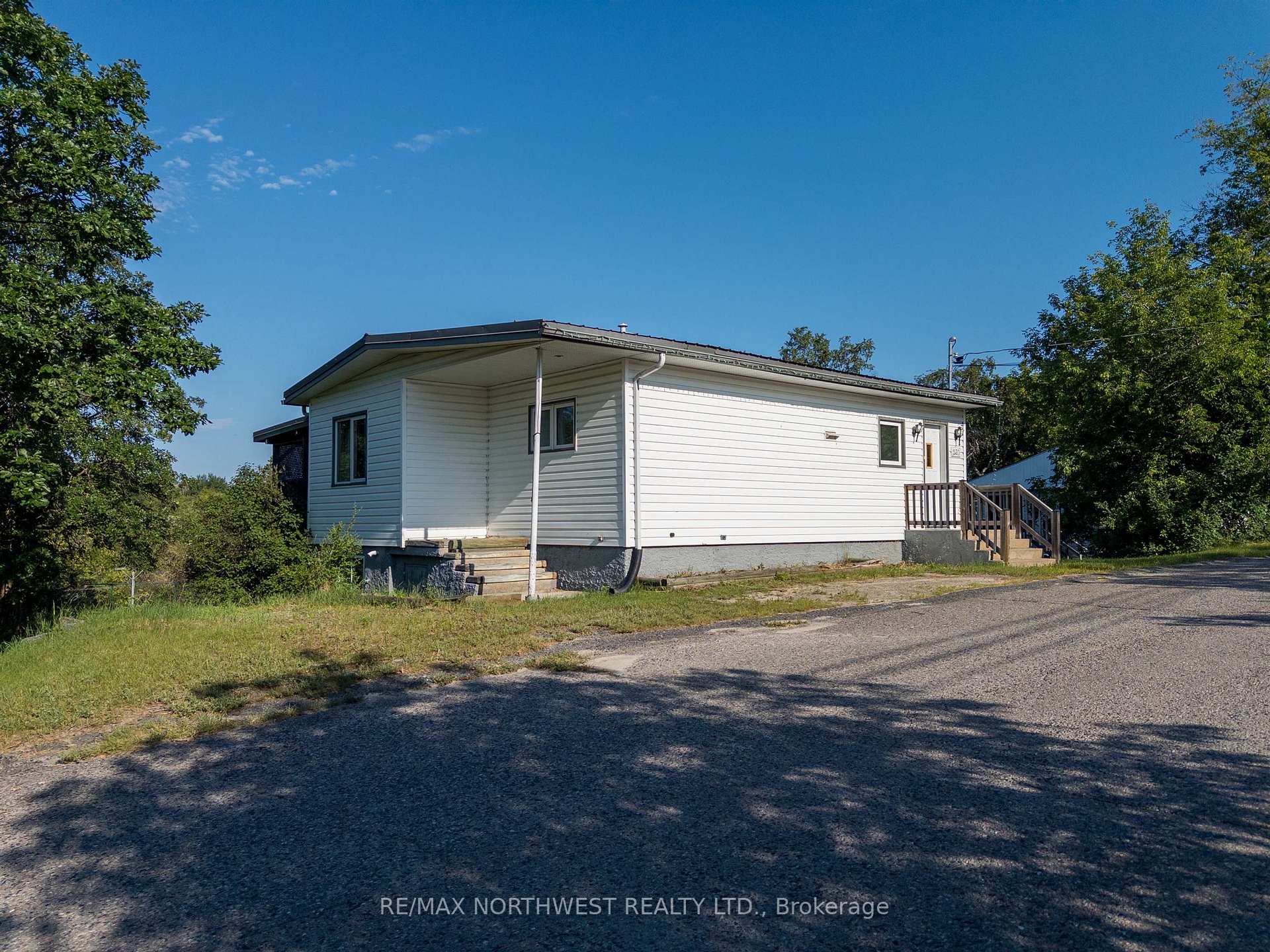 Photo 2 of 520 Portage Street, Kenora, Keewatin — HOMEH