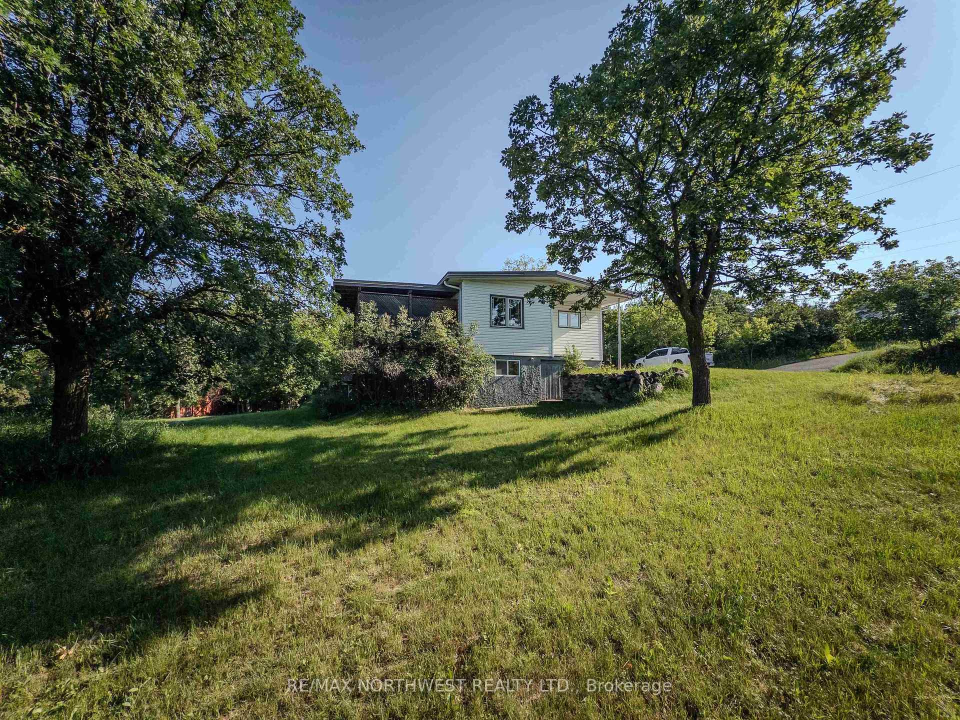Photo 3 of 520 Portage Street, Kenora, Keewatin — HOMEH