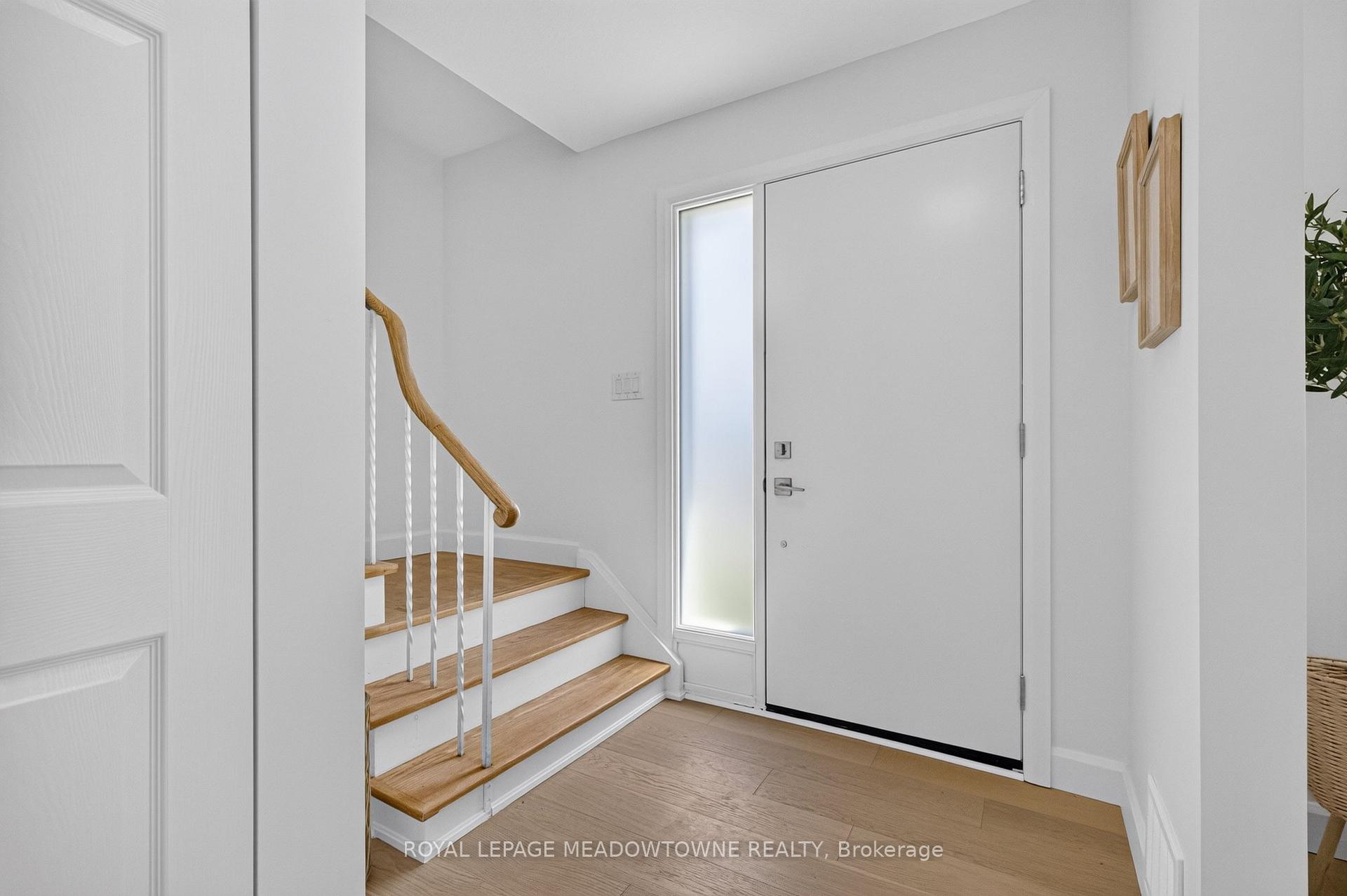 Photo 4 of 377 Delrex Boulevard, Halton Hills, Georgetown — HOMEH