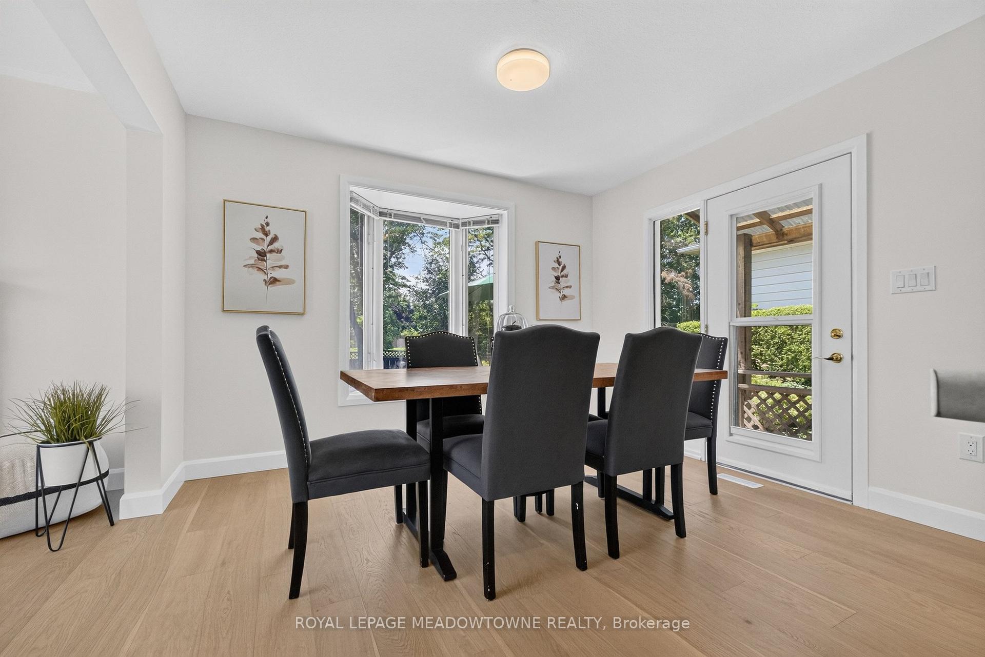 Photo 6 of 377 Delrex Boulevard, Halton Hills, Georgetown — HOMEH