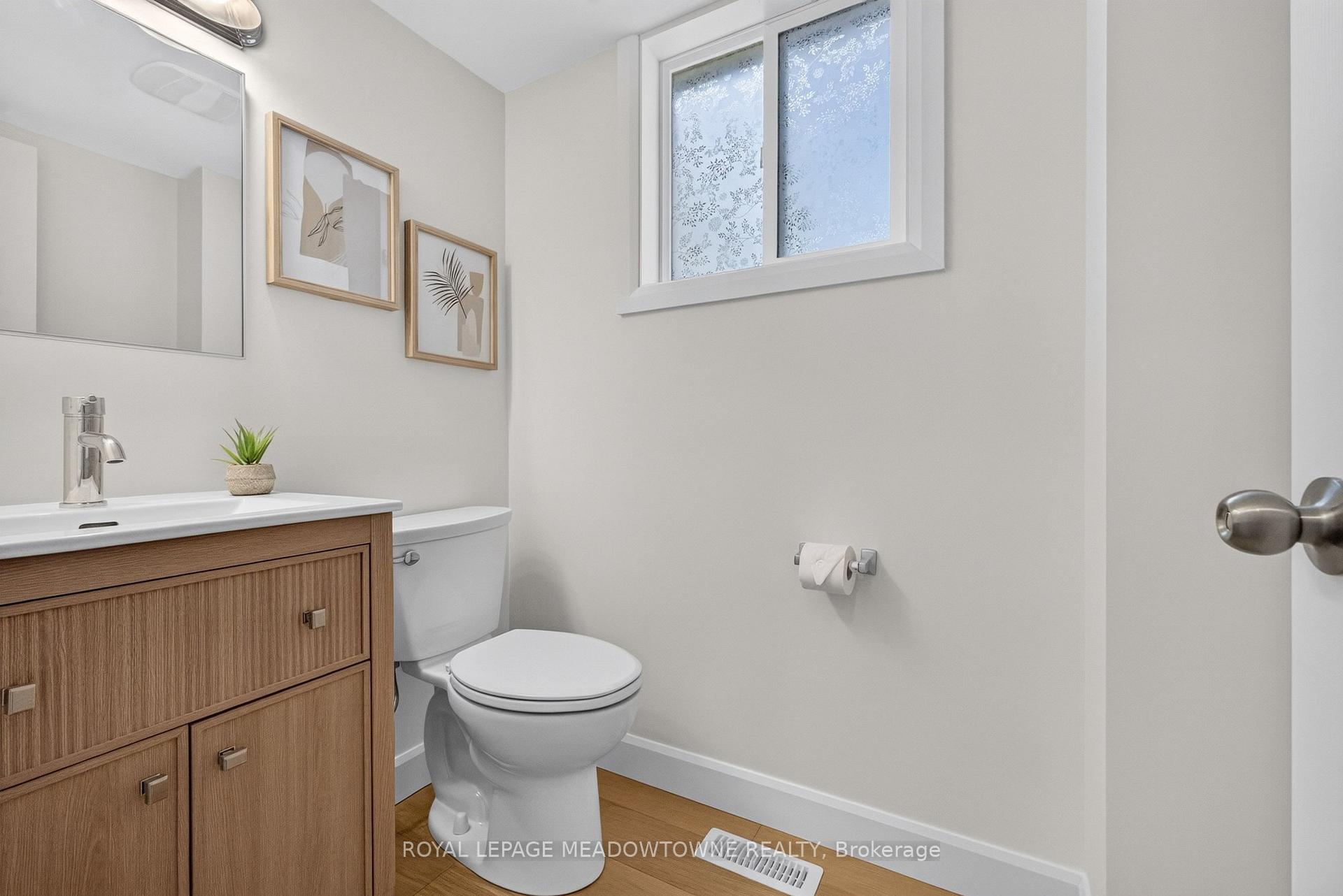 Photo 12 of 377 Delrex Boulevard, Halton Hills, Georgetown — HOMEH