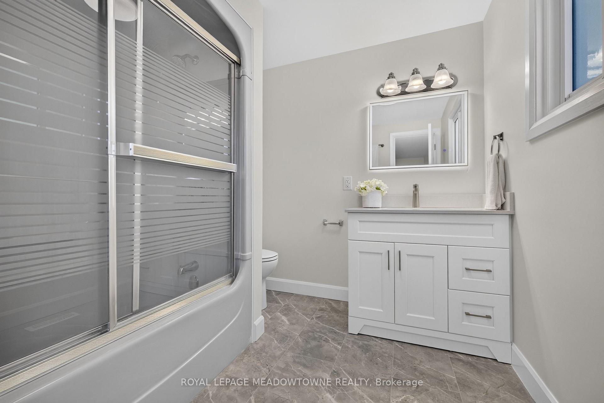 Photo 16 of 377 Delrex Boulevard, Halton Hills, Georgetown — HOMEH