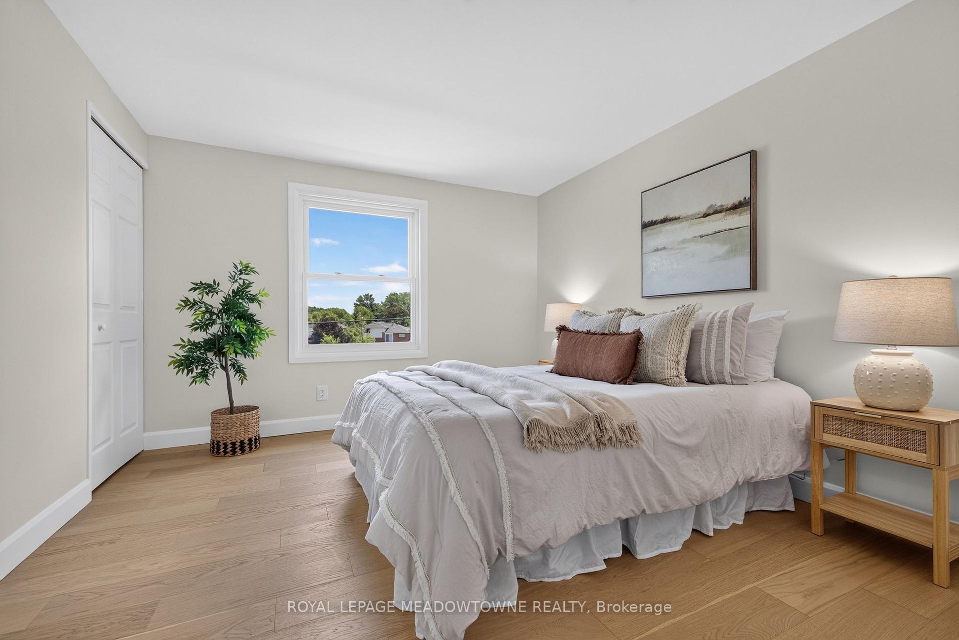 Photo 17 of 377 Delrex Boulevard, Halton Hills, Georgetown — HOMEH