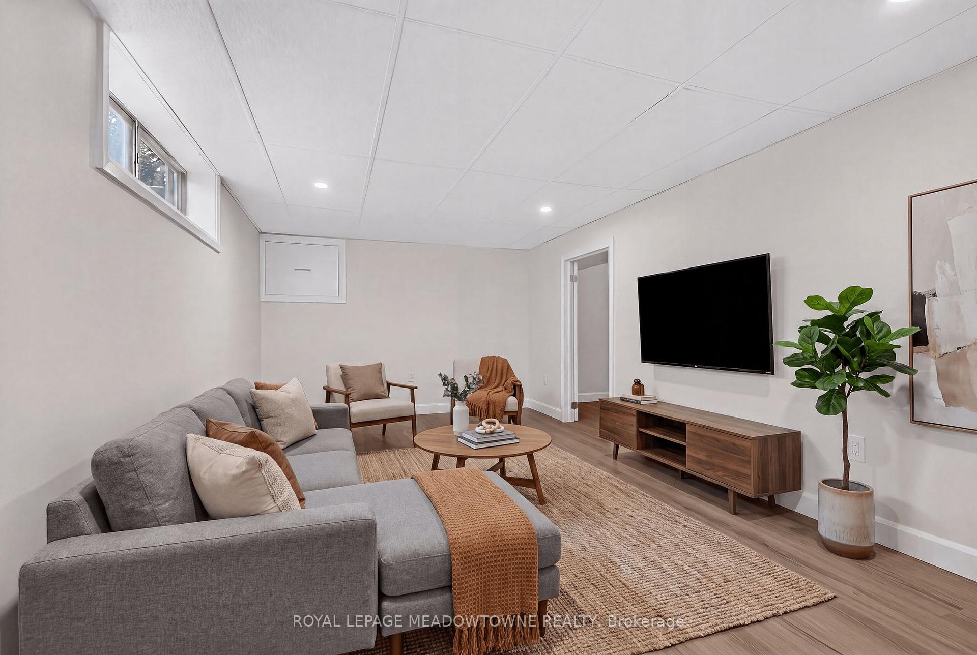 Photo 23 of 377 Delrex Boulevard, Halton Hills, Georgetown — HOMEH