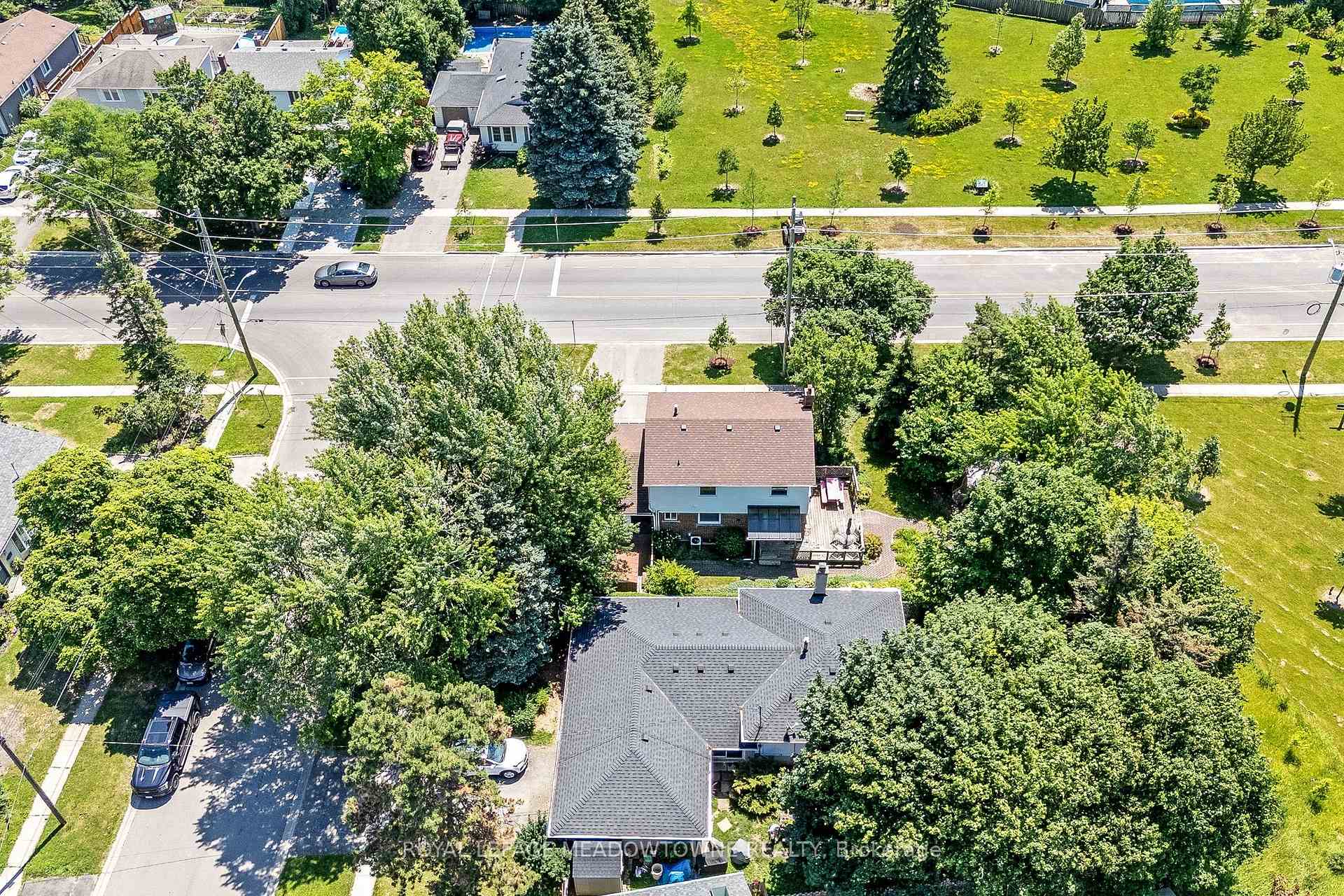 Photo 27 of 377 Delrex Boulevard, Halton Hills, Georgetown — HOMEH