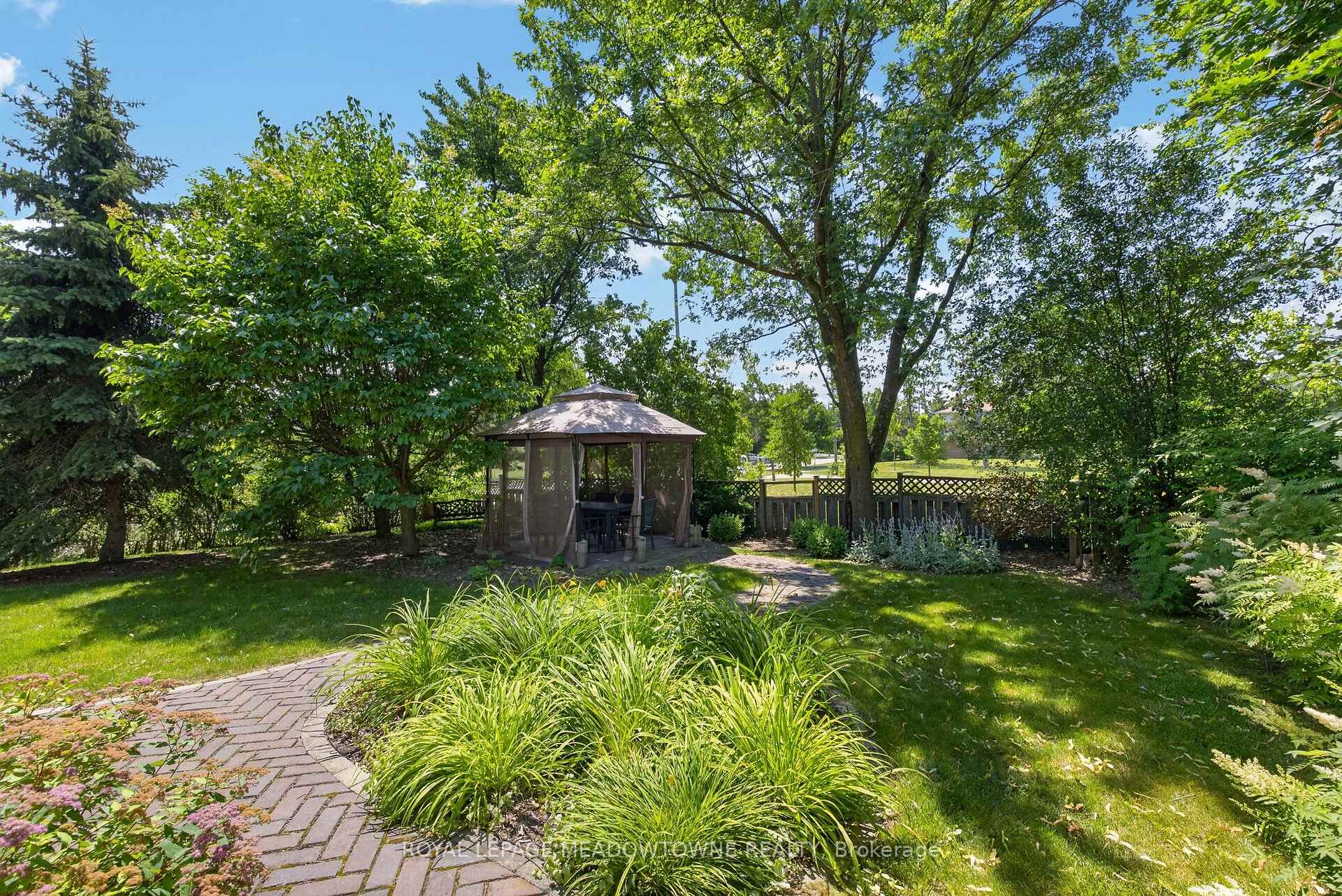 Photo 36 of 377 Delrex Boulevard, Halton Hills, Georgetown — HOMEH