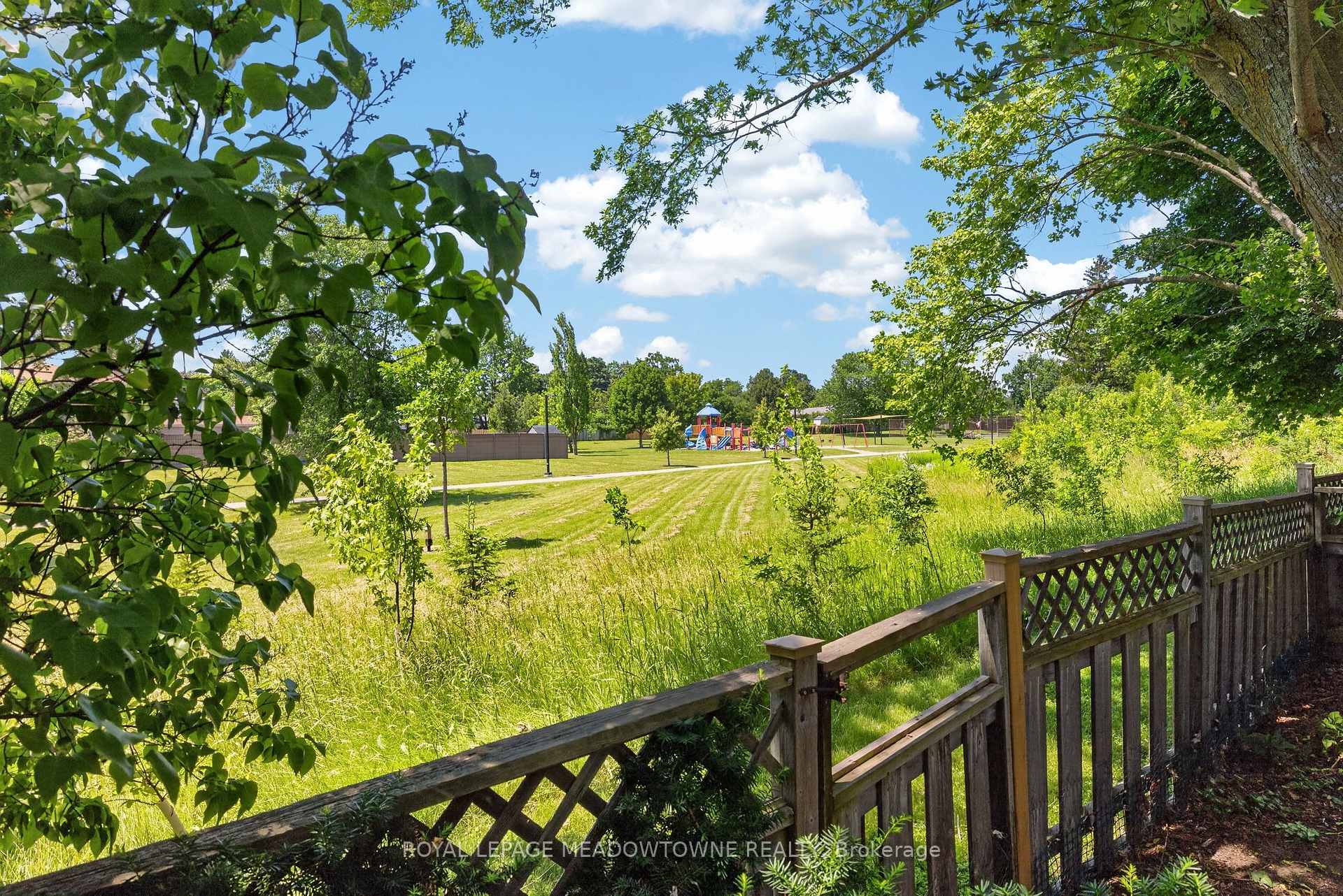 Photo 37 of 377 Delrex Boulevard, Halton Hills, Georgetown — HOMEH