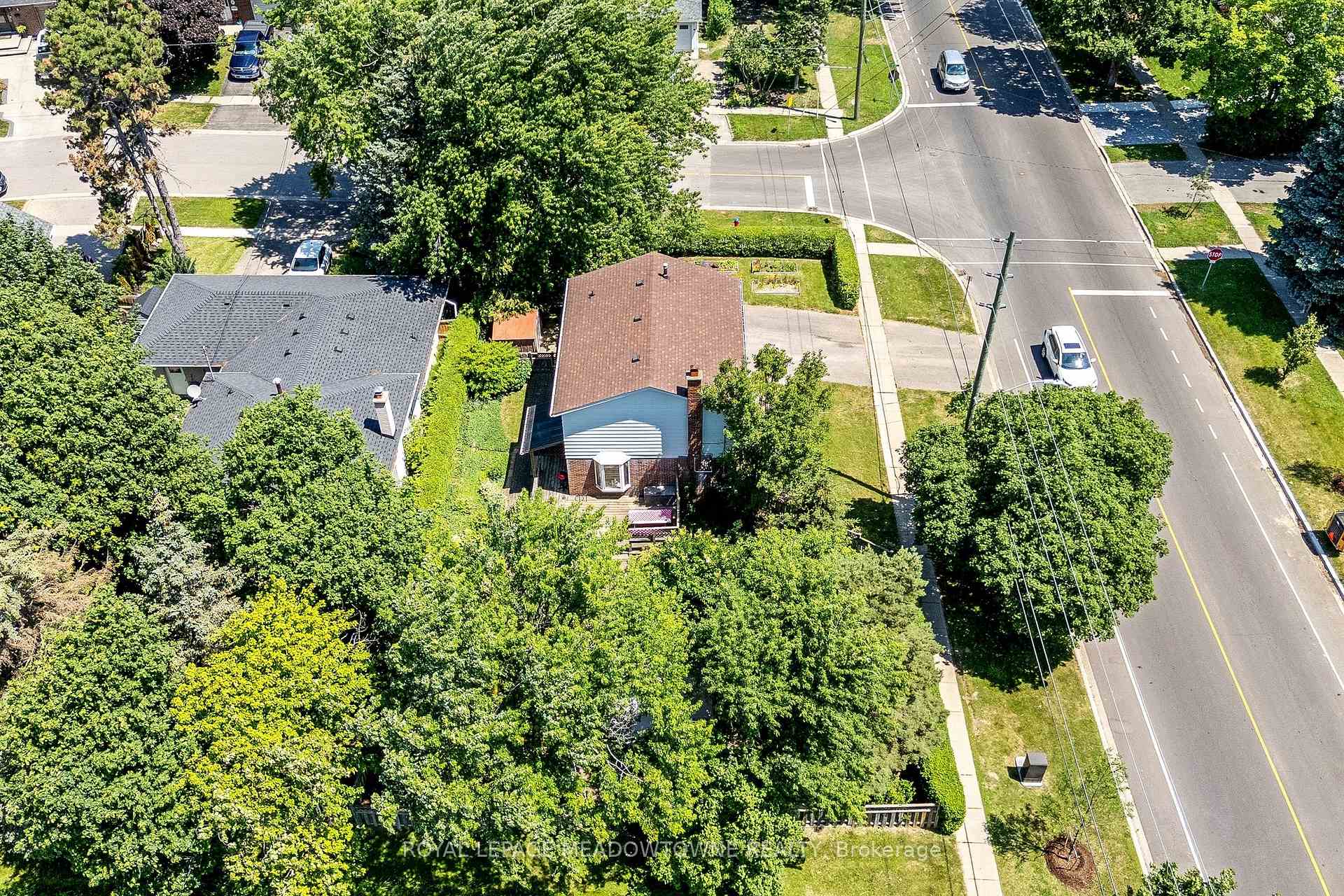 Photo 40 of 377 Delrex Boulevard, Halton Hills, Georgetown — HOMEH