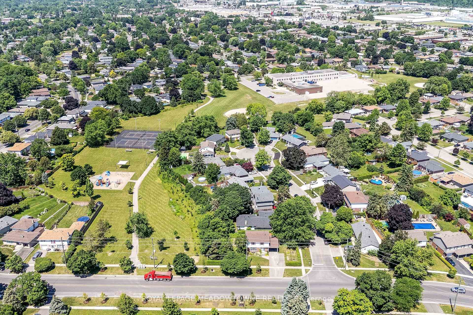 Photo 42 of 377 Delrex Boulevard, Halton Hills, Georgetown — HOMEH