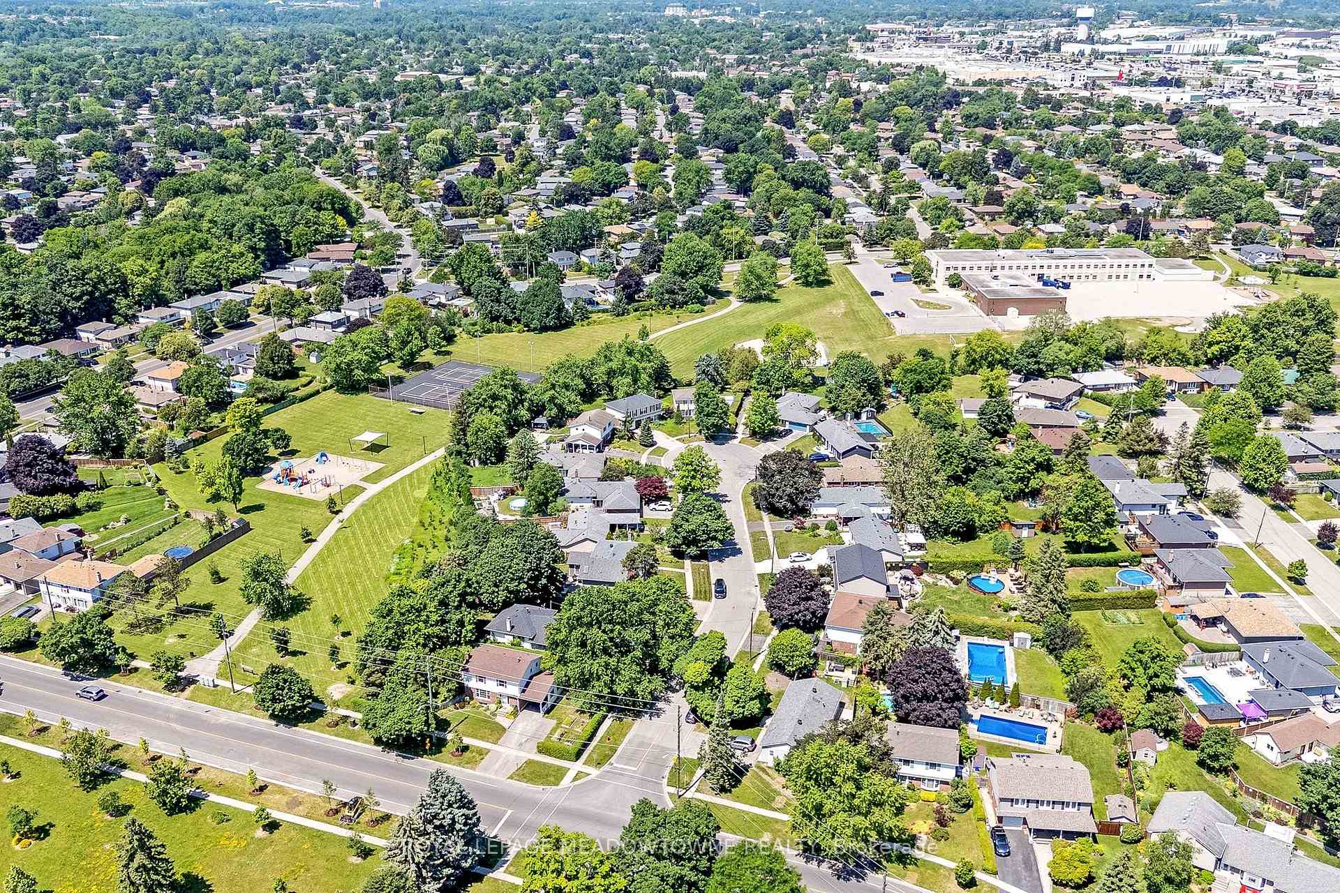 Photo 43 of 377 Delrex Boulevard, Halton Hills, Georgetown — HOMEH