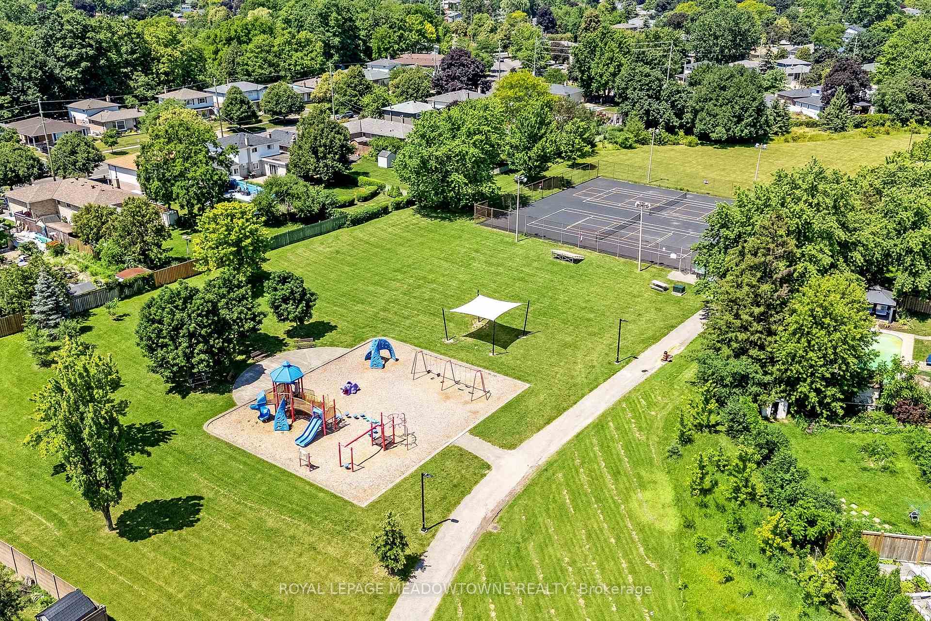 Photo 44 of 377 Delrex Boulevard, Halton Hills, Georgetown — HOMEH