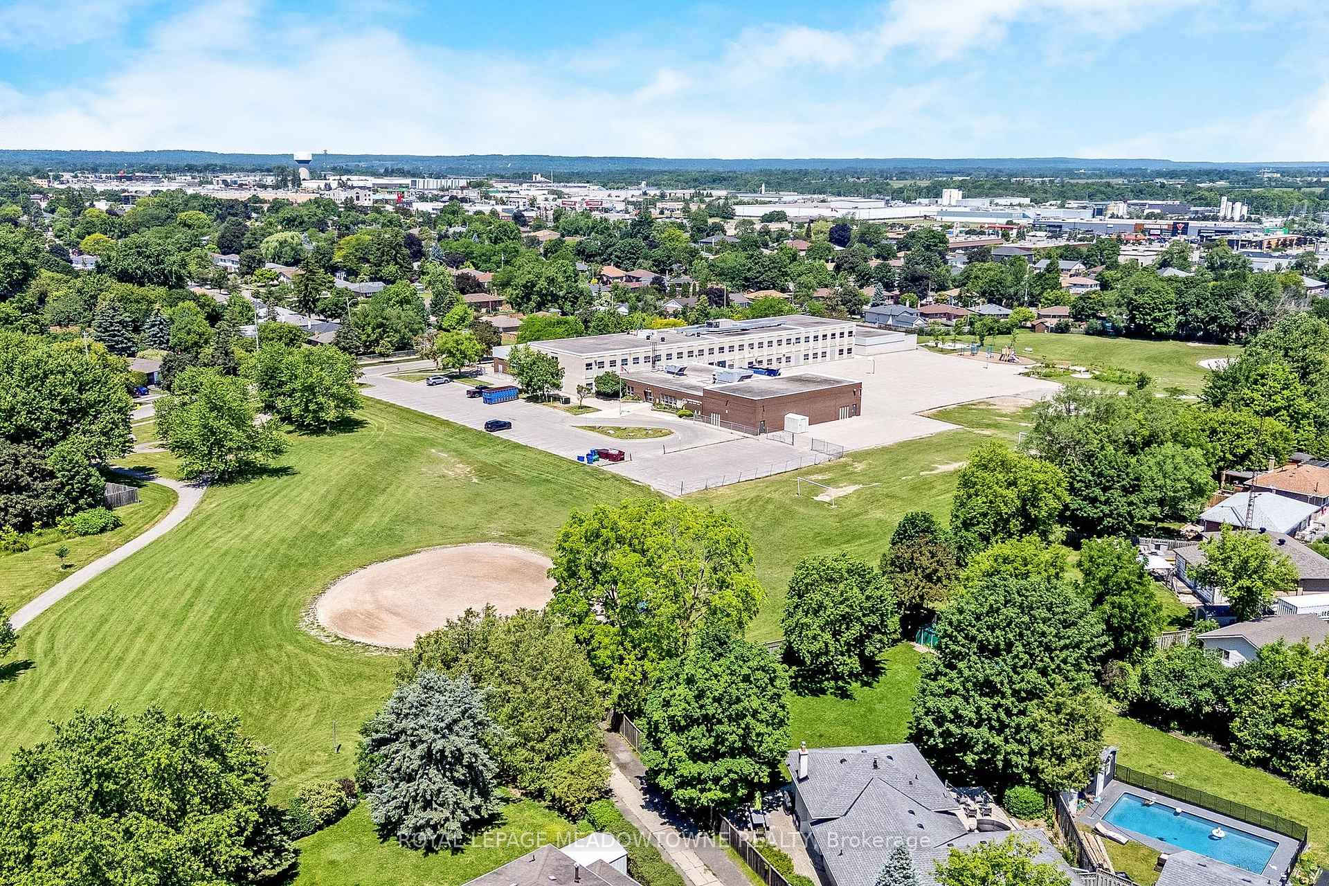 Photo 45 of 377 Delrex Boulevard, Halton Hills, Georgetown — HOMEH