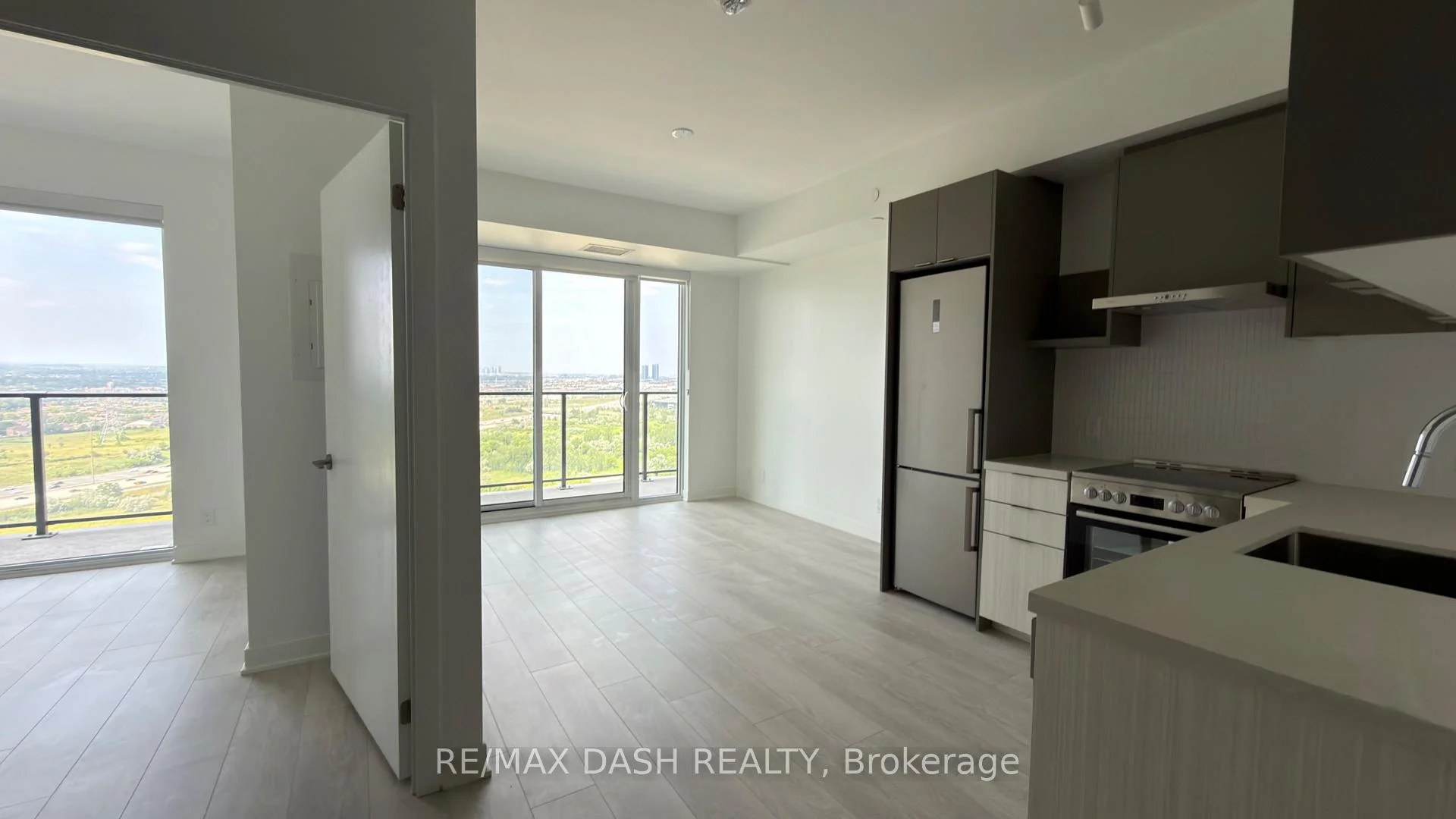 Photo 10 of Unit 2201, 10 Flavelle Trail, Vaughan, Steeles West Industrial — HOMEH
