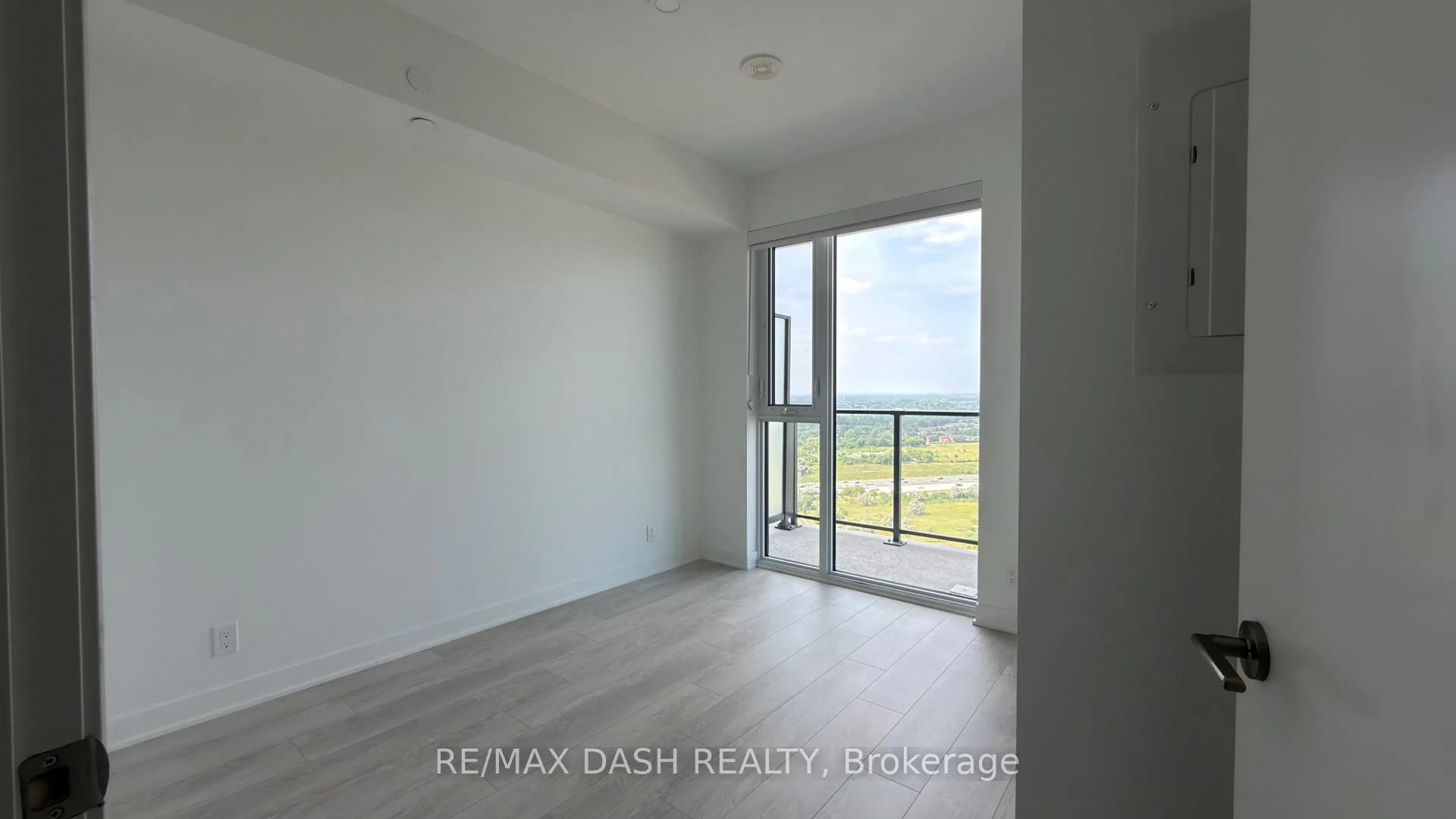 Photo 15 of Unit 2201, 10 Flavelle Trail, Vaughan, Steeles West Industrial — HOMEH